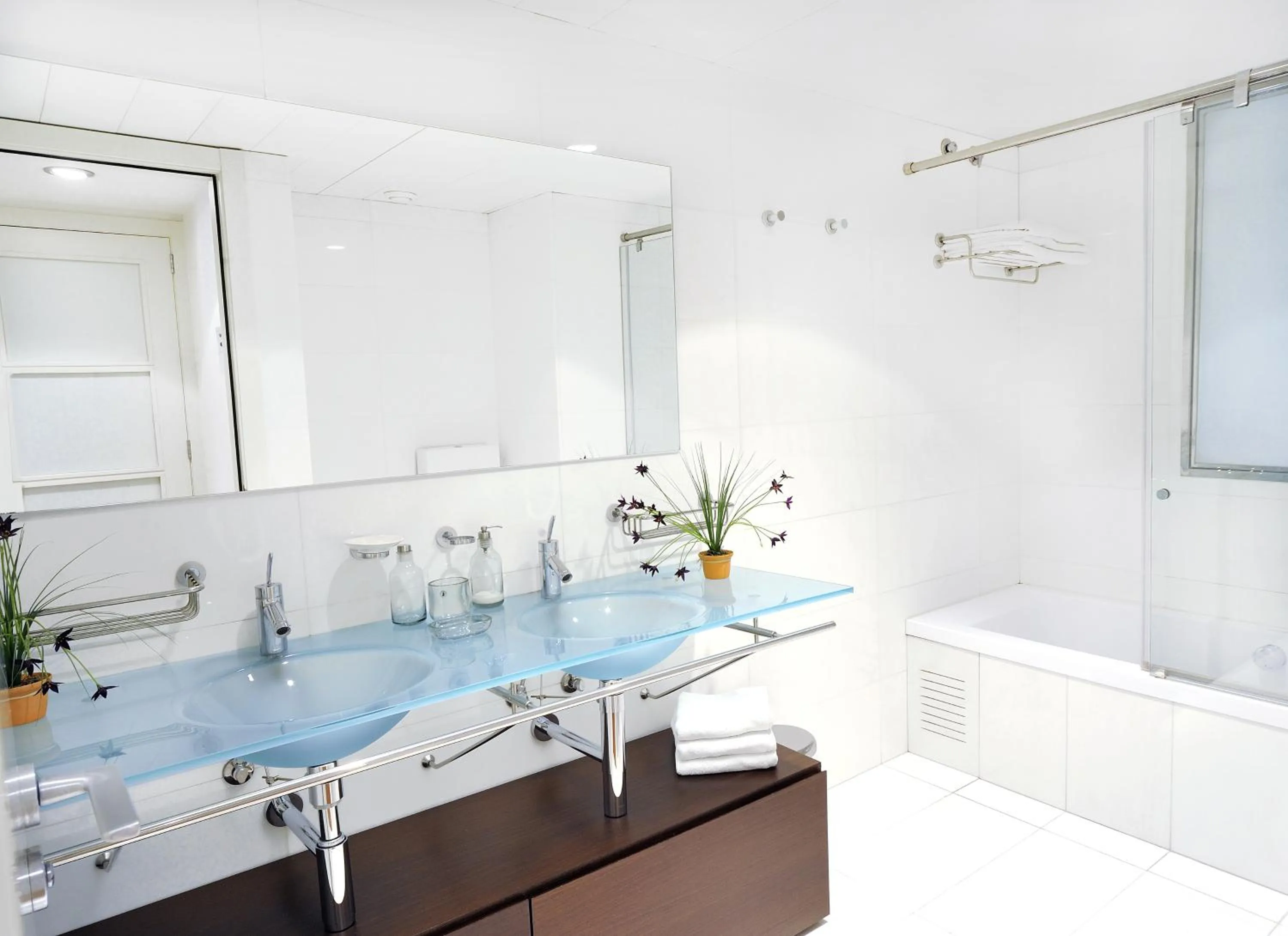 Bathroom in You Stylish City Center Apartments