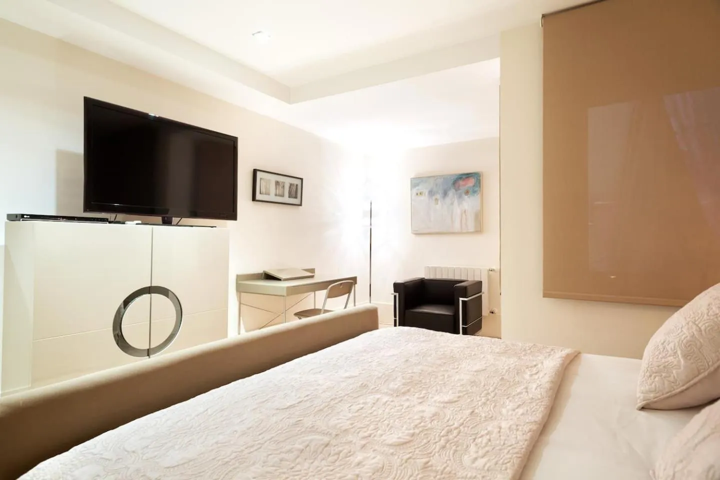 Bedroom, Bed in You Stylish City Center Apartments