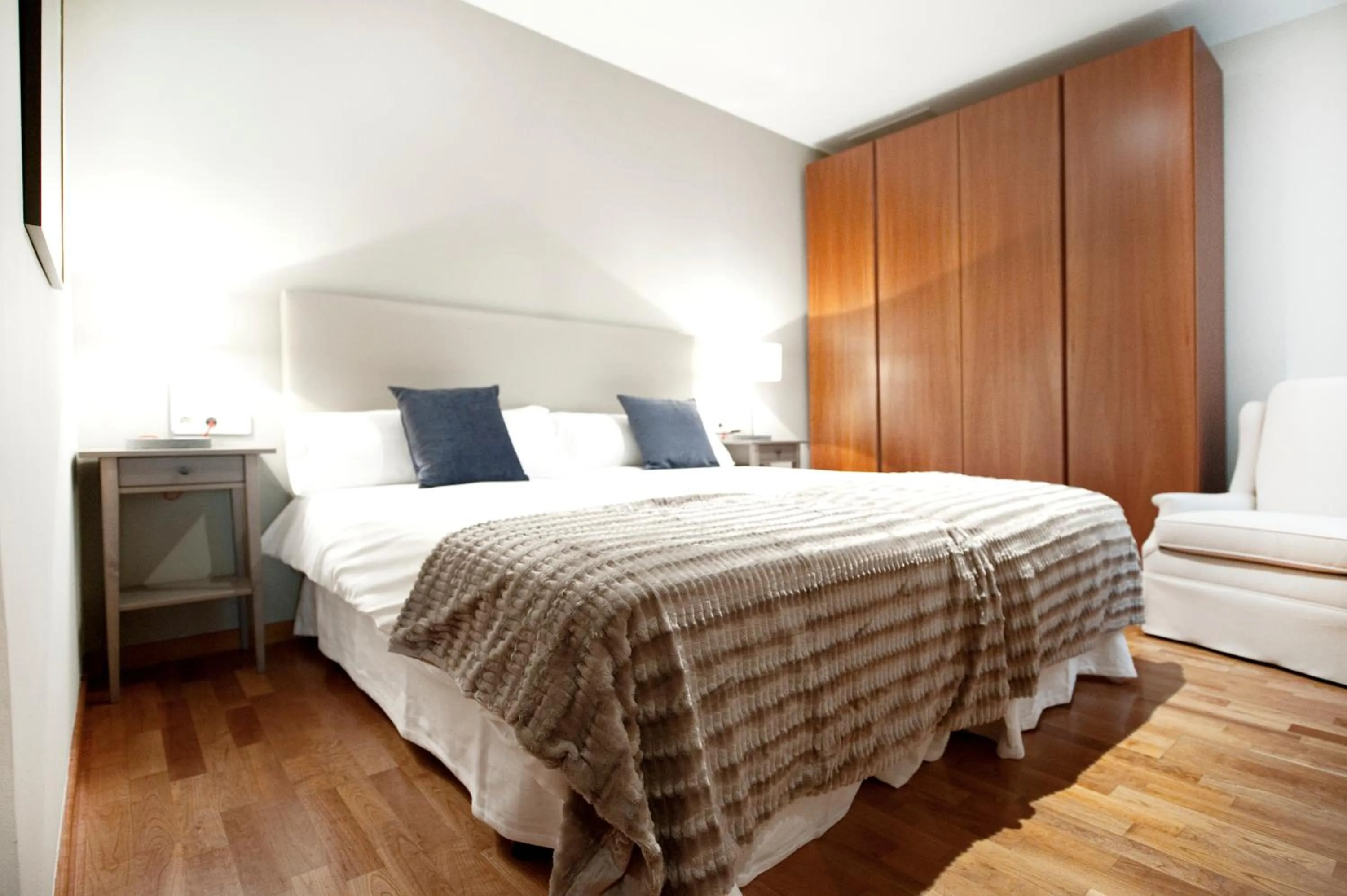 Bedroom, Bed in You Stylish City Center Apartments