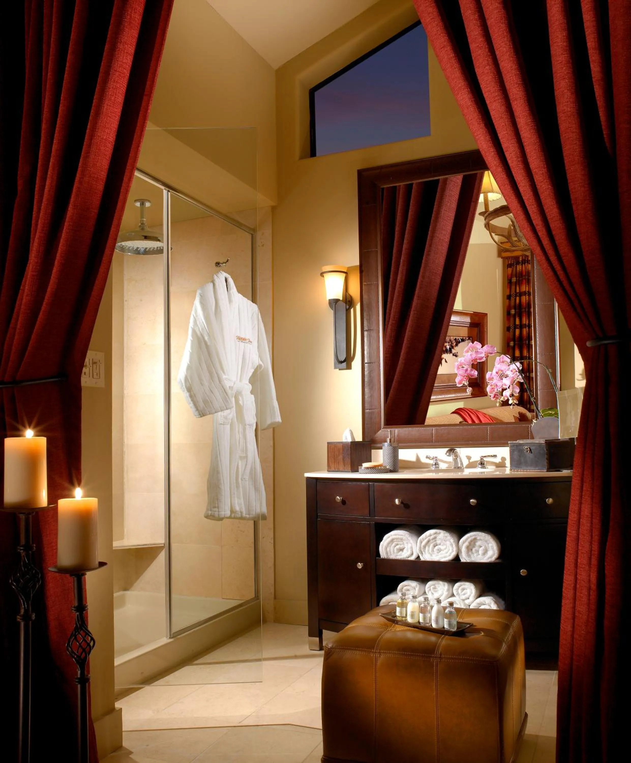 Shower in Rustic Inn Creekside