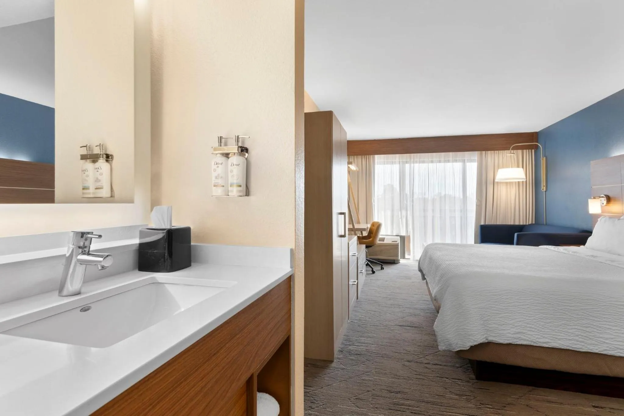 Photo of the whole room, Bed in Holiday Inn Express Hilton Head Island by IHG