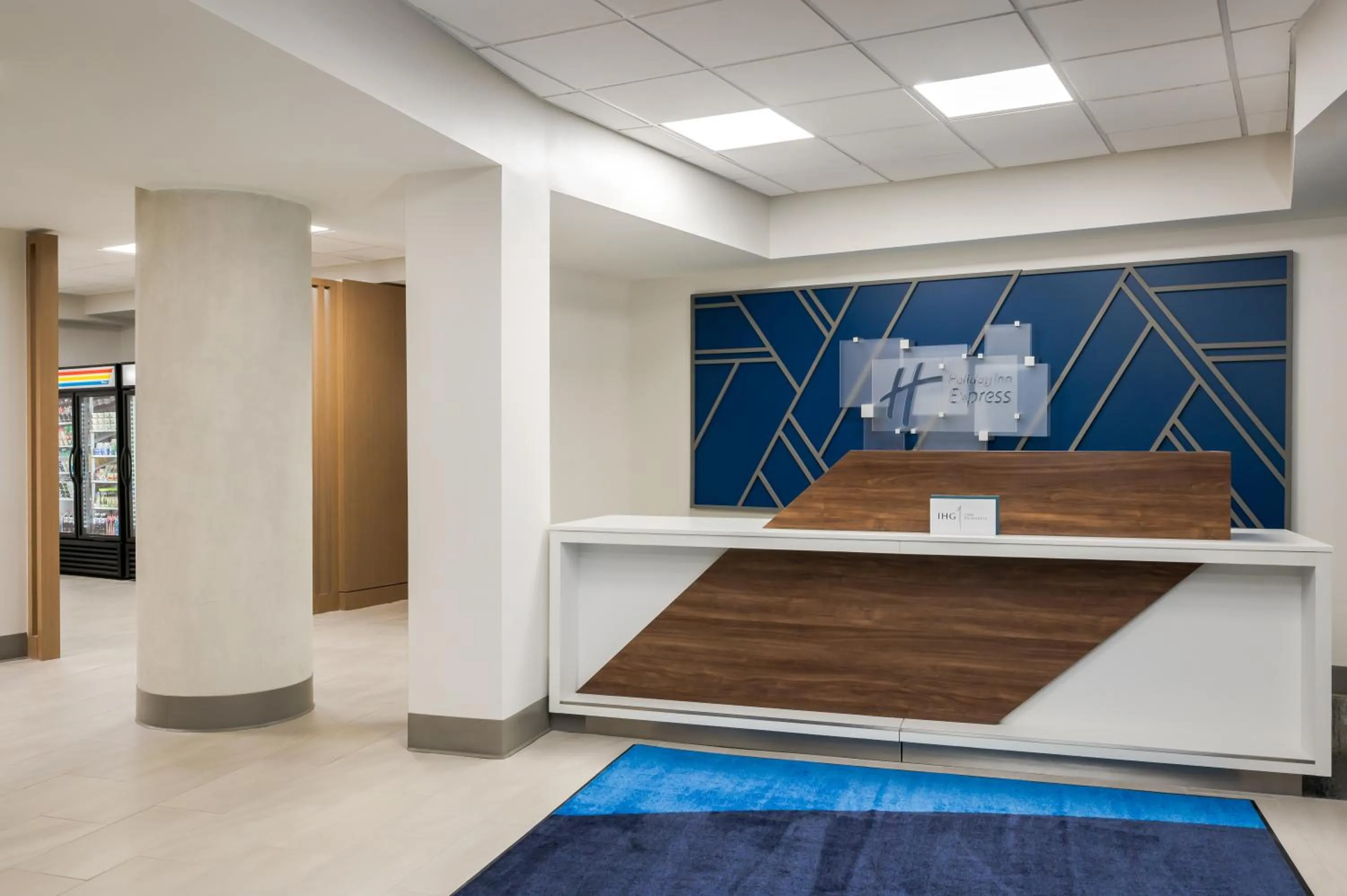 Lobby or reception in Holiday Inn Express Hilton Head Island by IHG