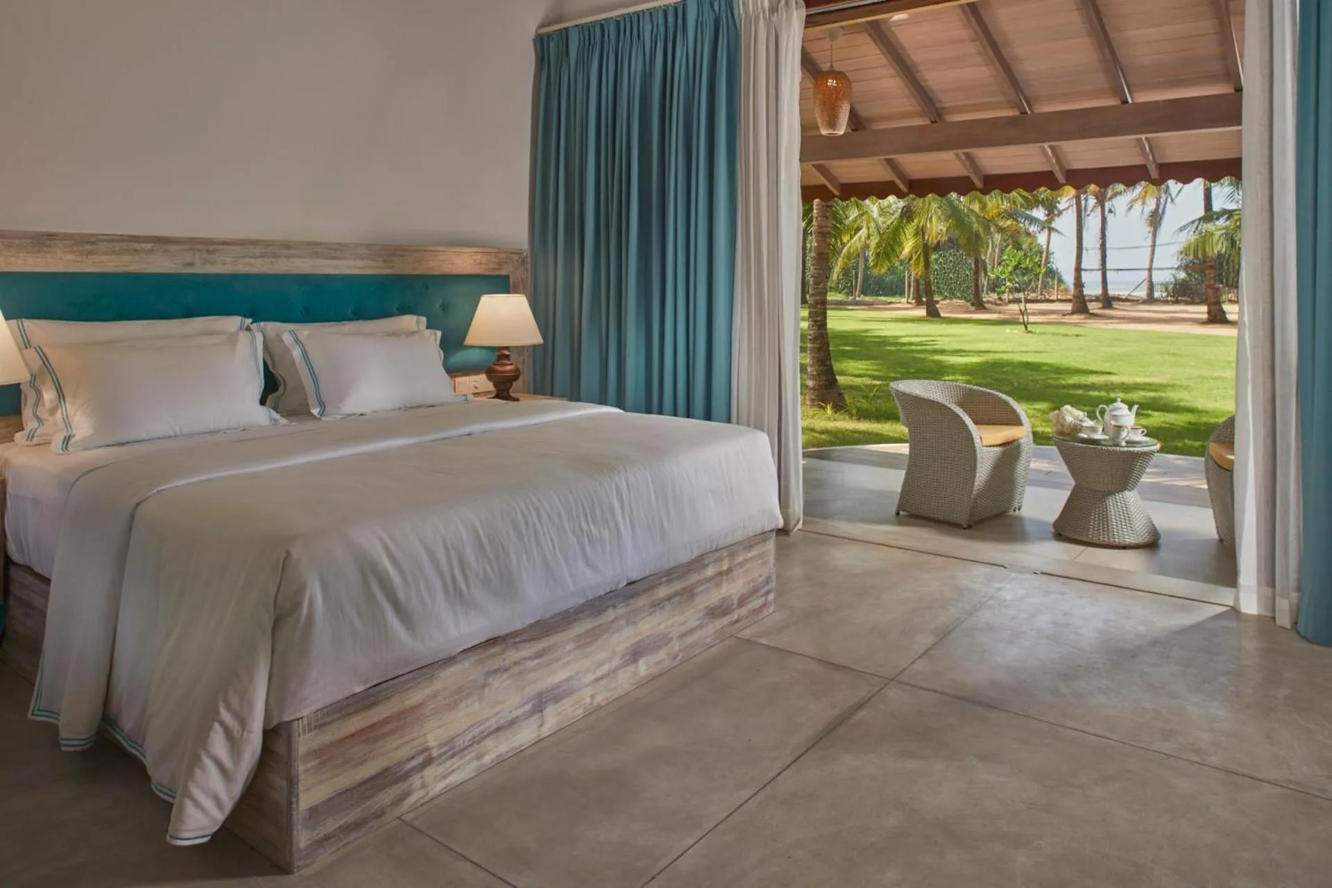 Bed in The Villas, Wadduwa
