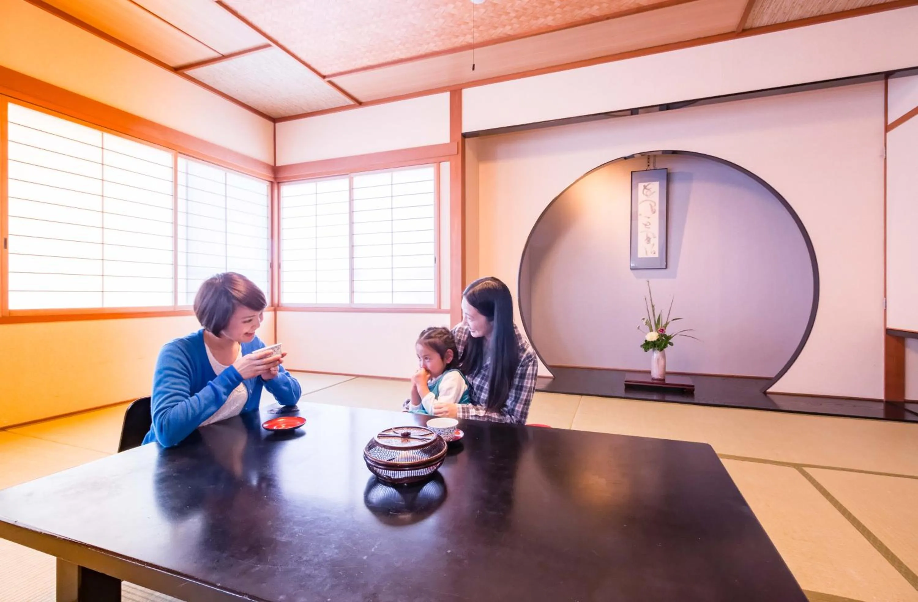 young children in Gyokusenkaku