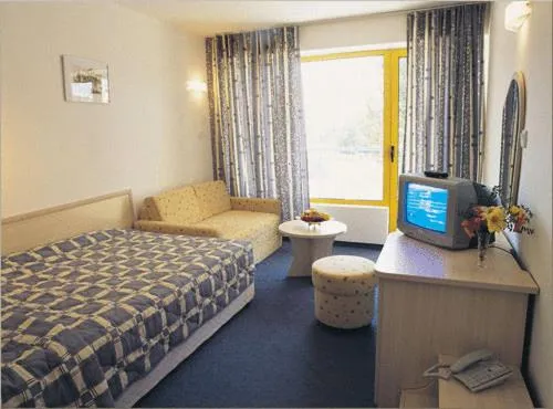 TV and multimedia, Bed in Continental Park Hotel