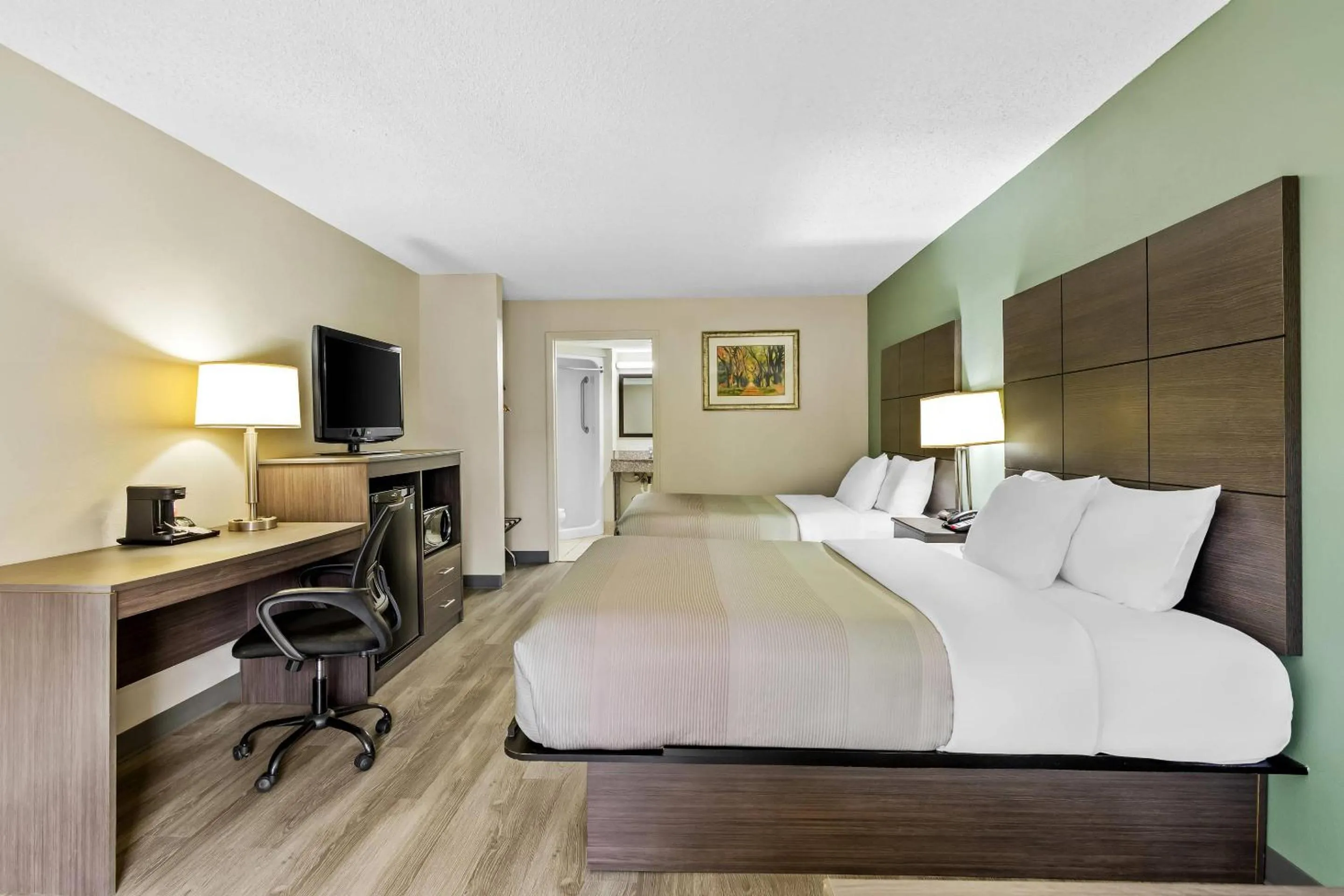 Bedroom, Bed in Quality Inn Hillsville