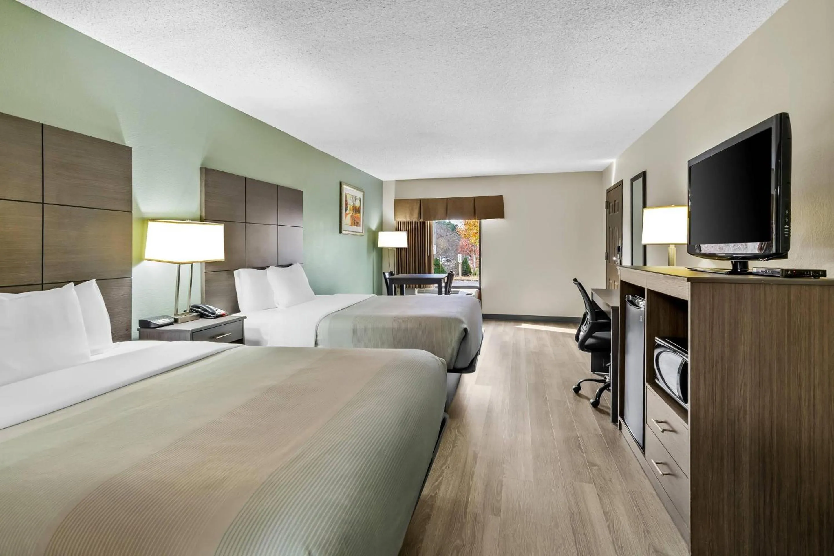 Bedroom, Bed in Quality Inn Hillsville