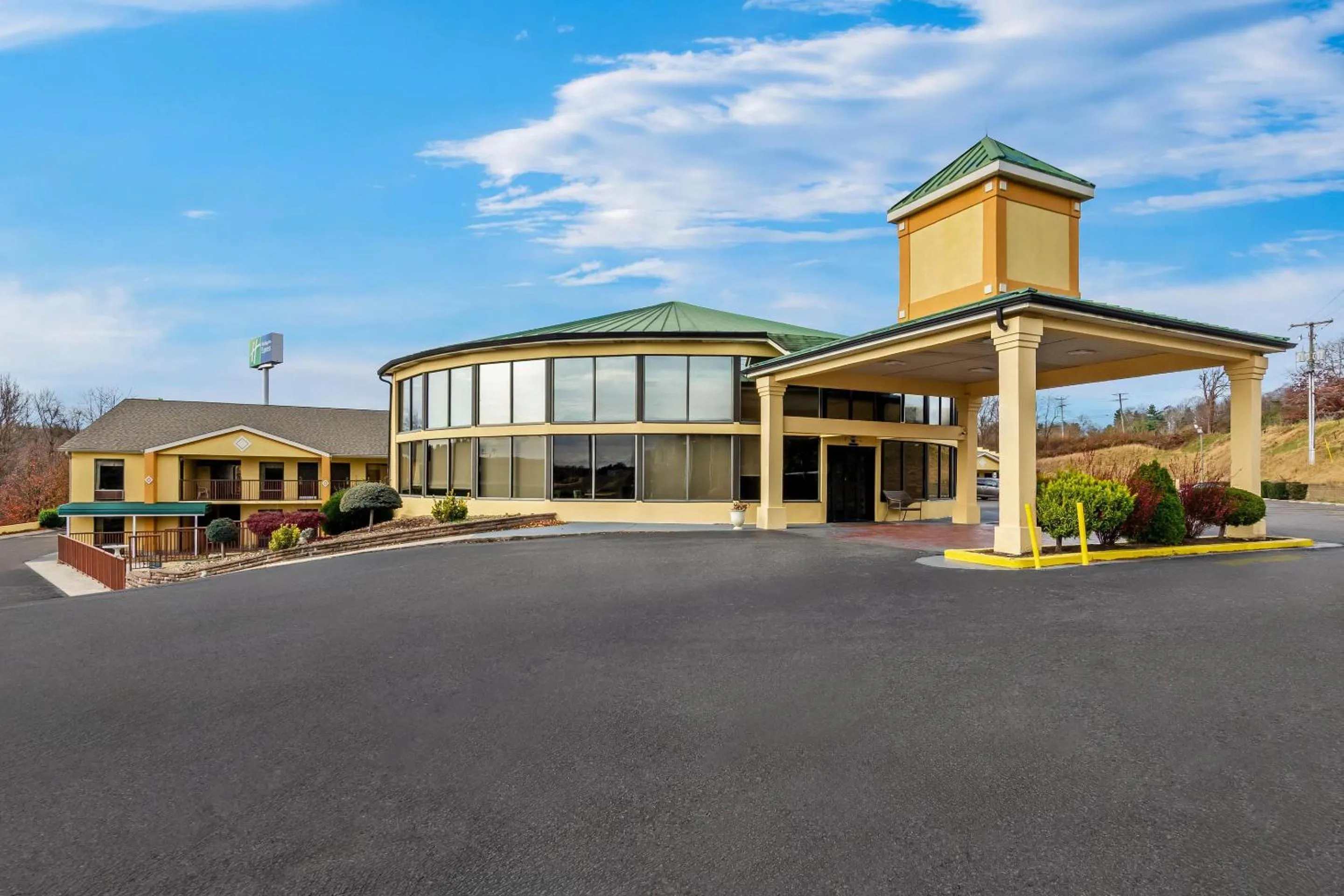 Property building in Quality Inn Hillsville