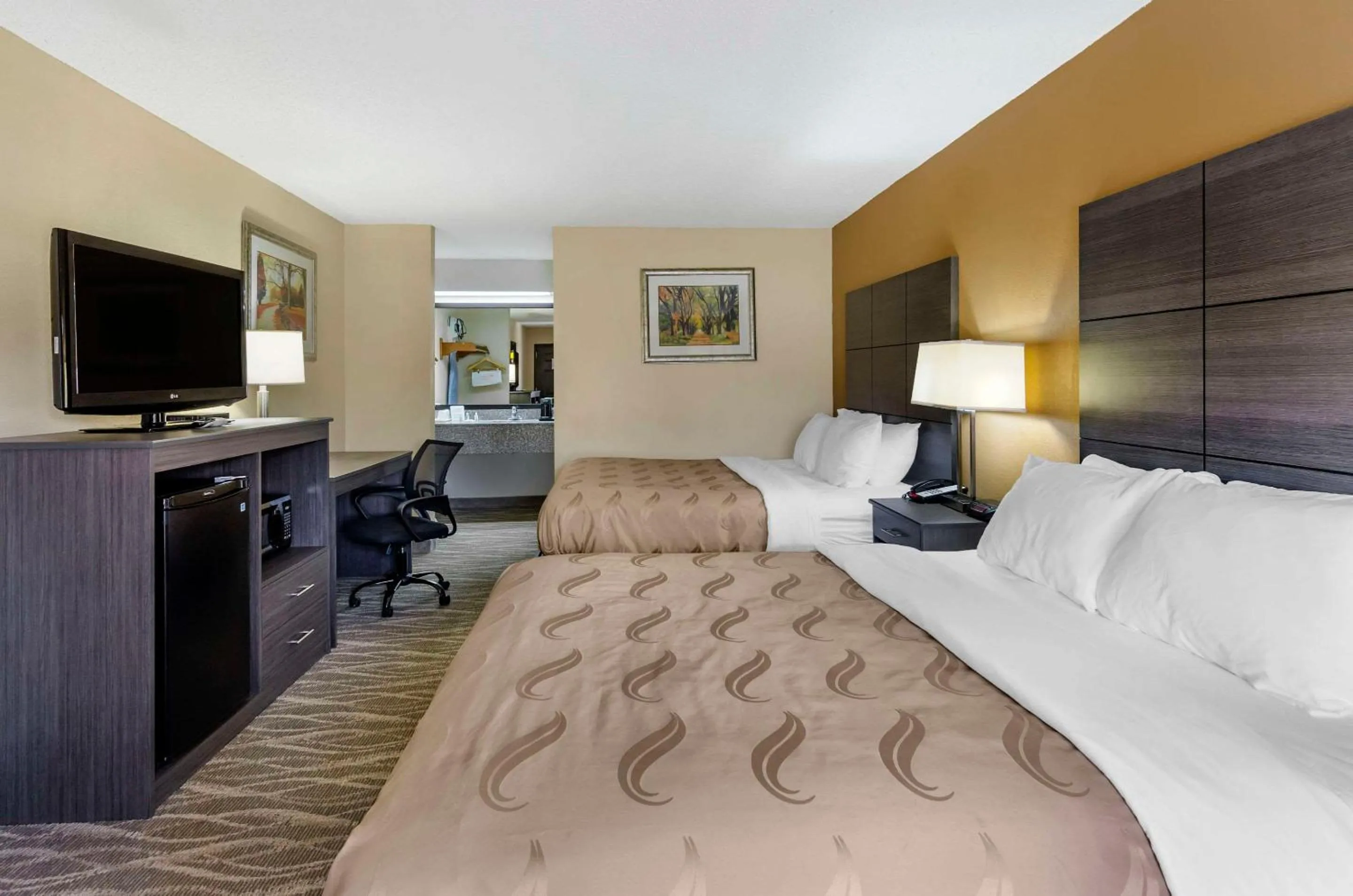 Bedroom, Bed in Quality Inn Hillsville