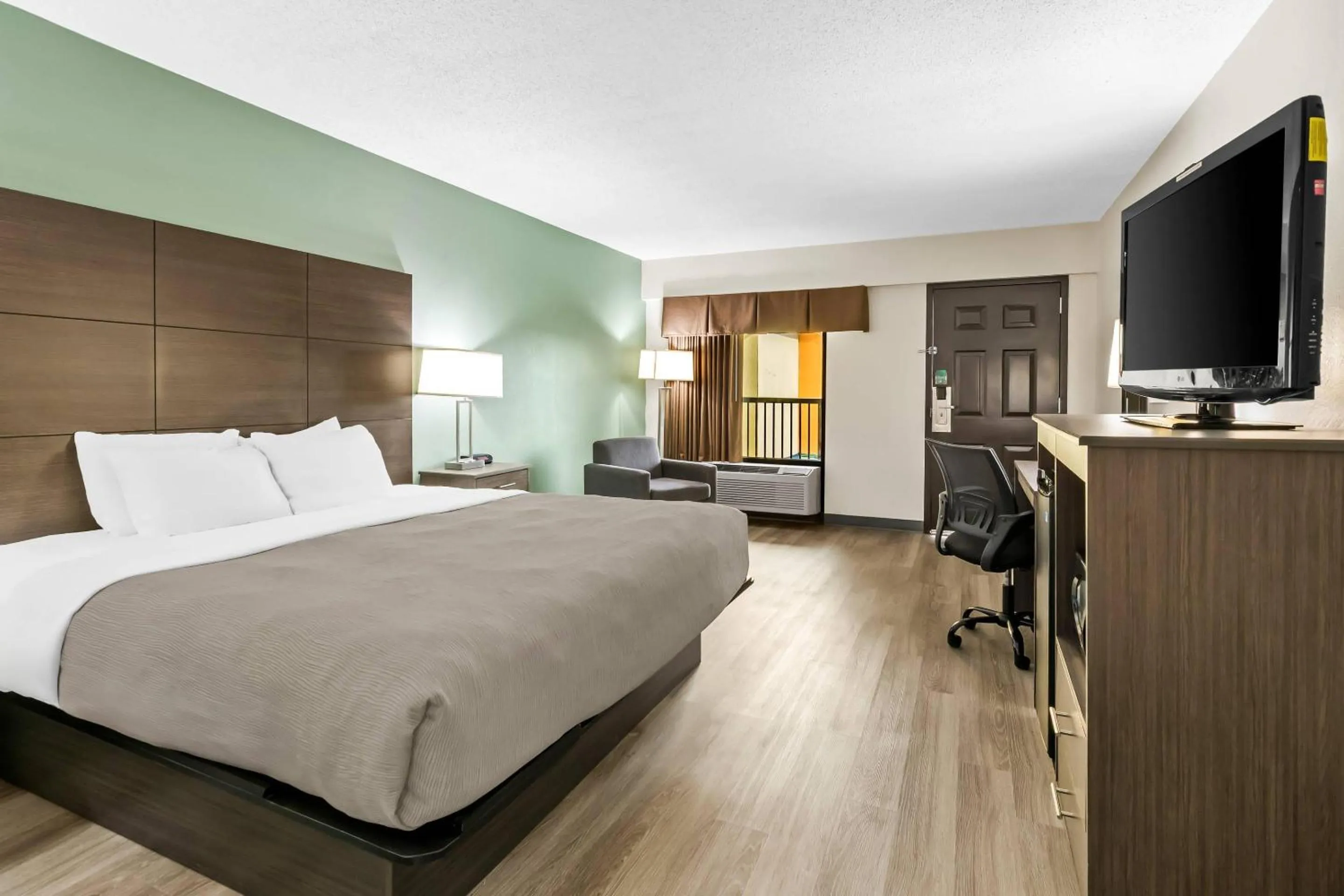 Bedroom, Bed in Quality Inn Hillsville