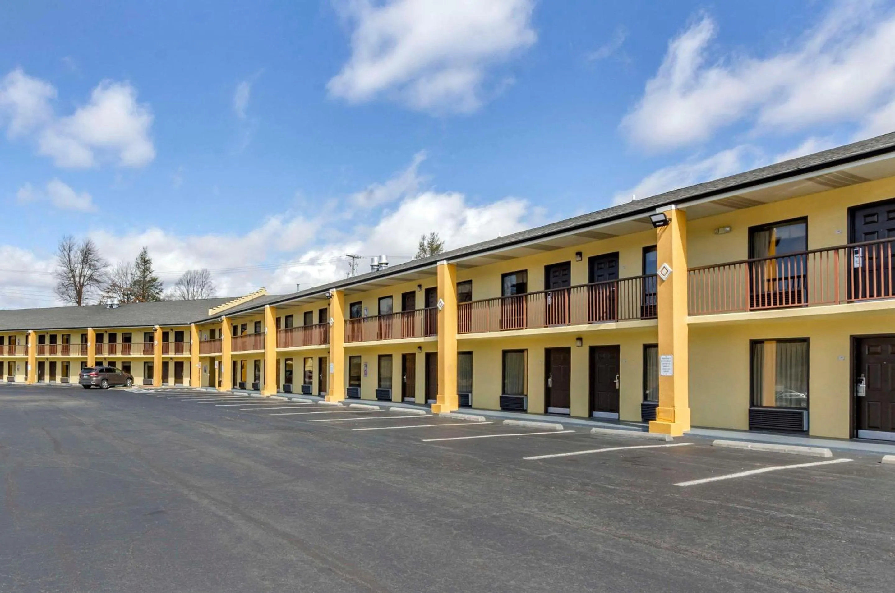 Property building in Quality Inn Hillsville