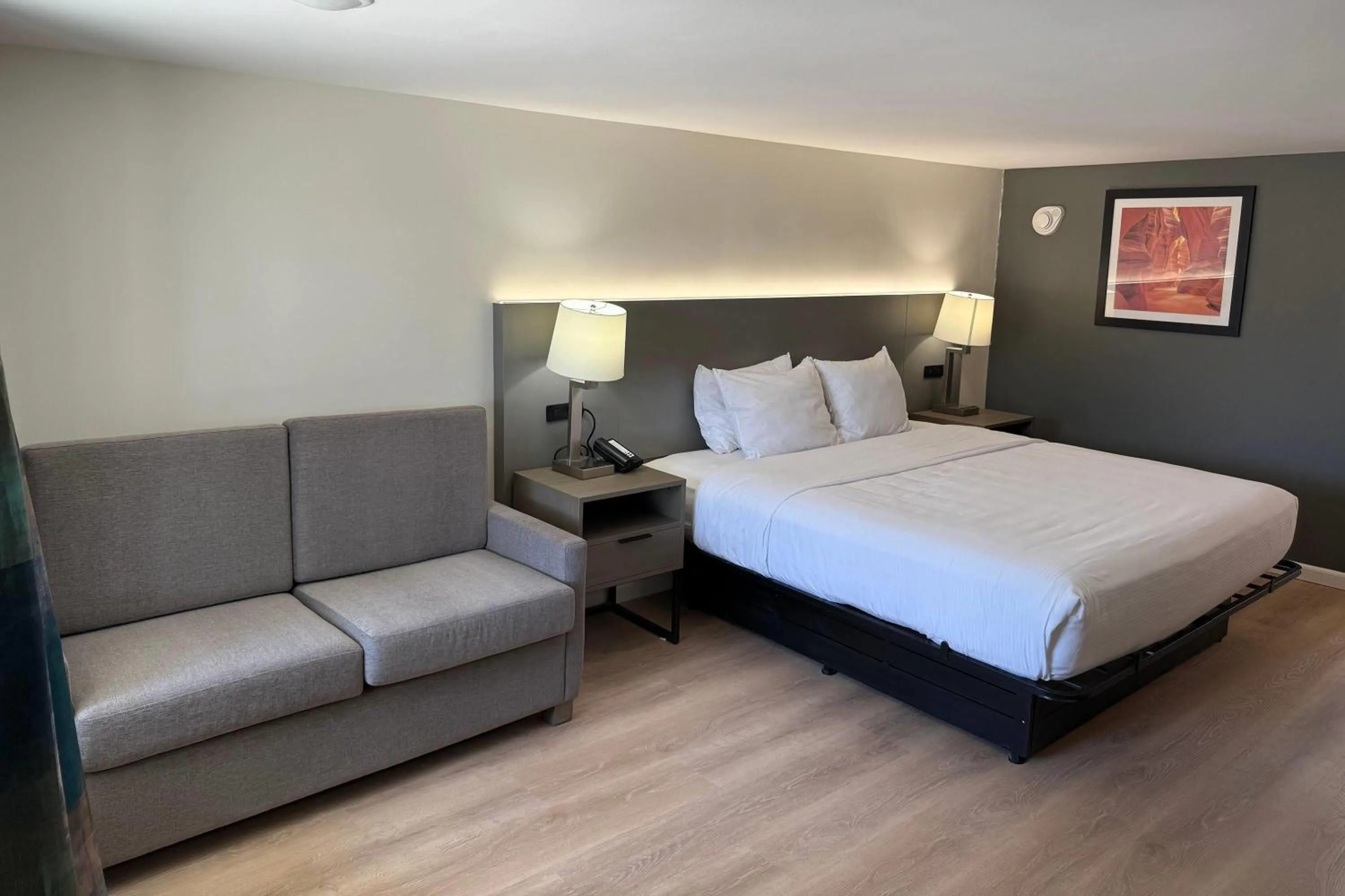 Photo of the whole room, Bed in Baymont by Wyndham Rock Springs