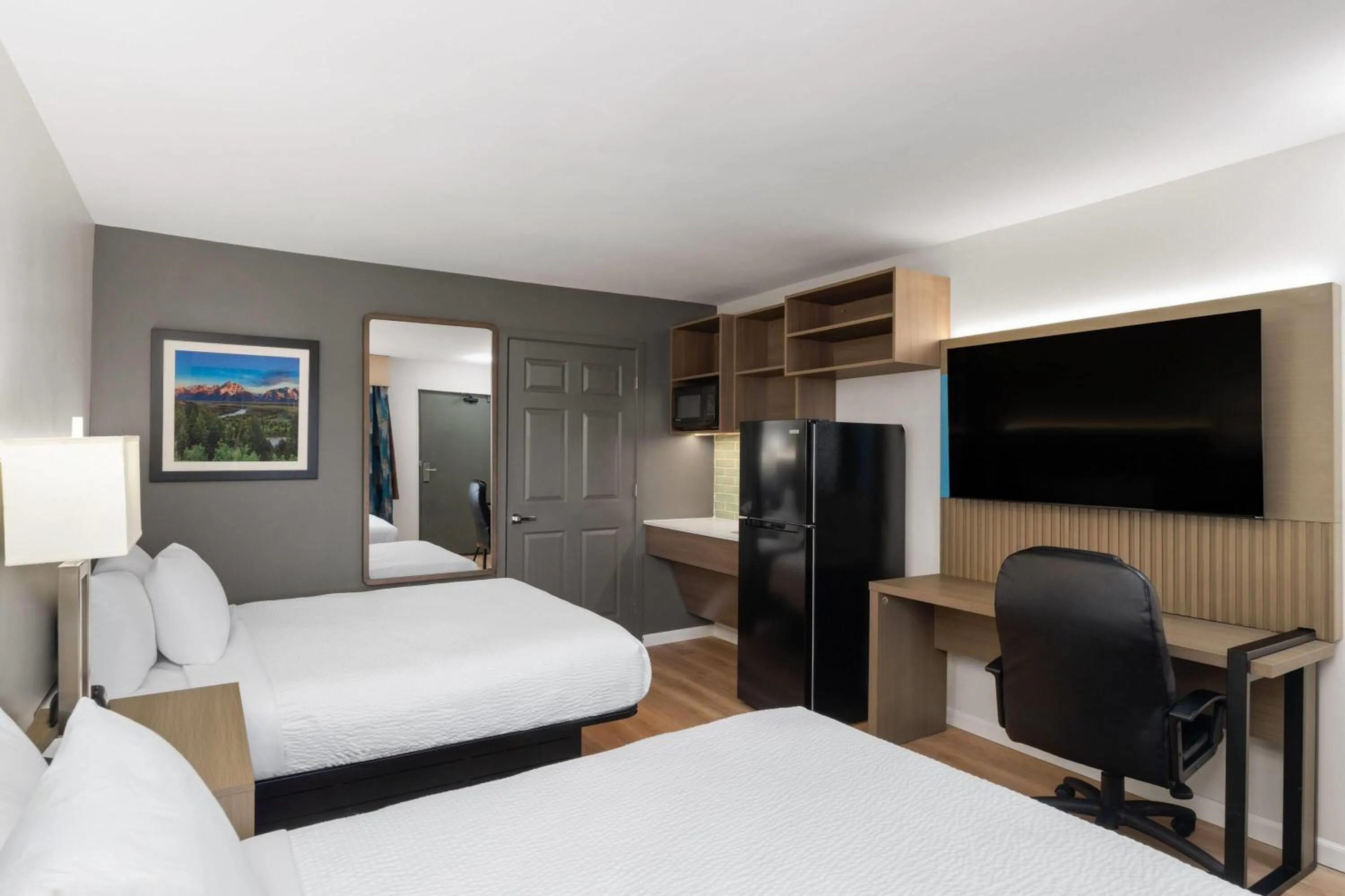 Photo of the whole room, Bed in Baymont by Wyndham Rock Springs