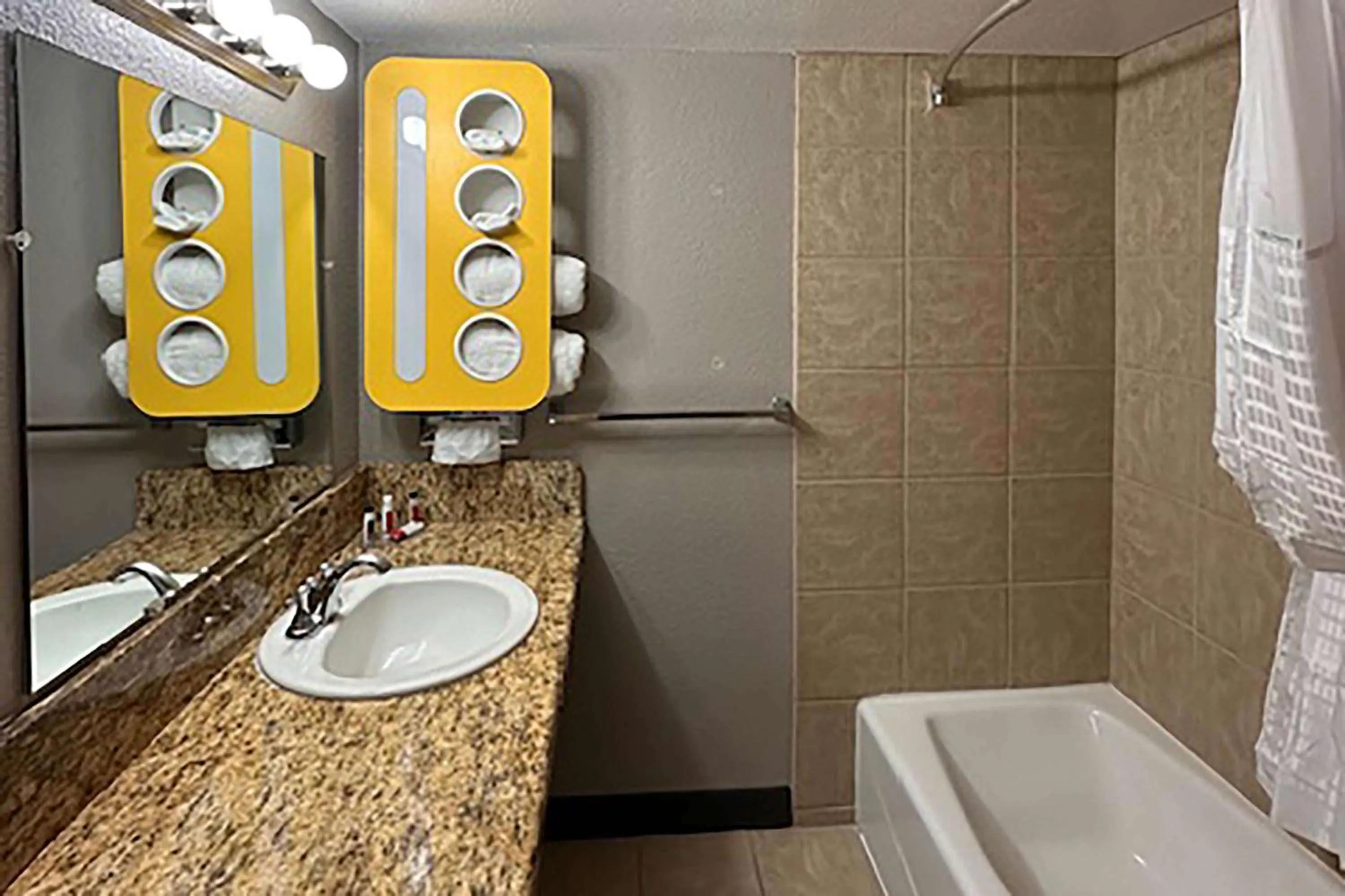 TV and multimedia in Baymont by Wyndham Deming