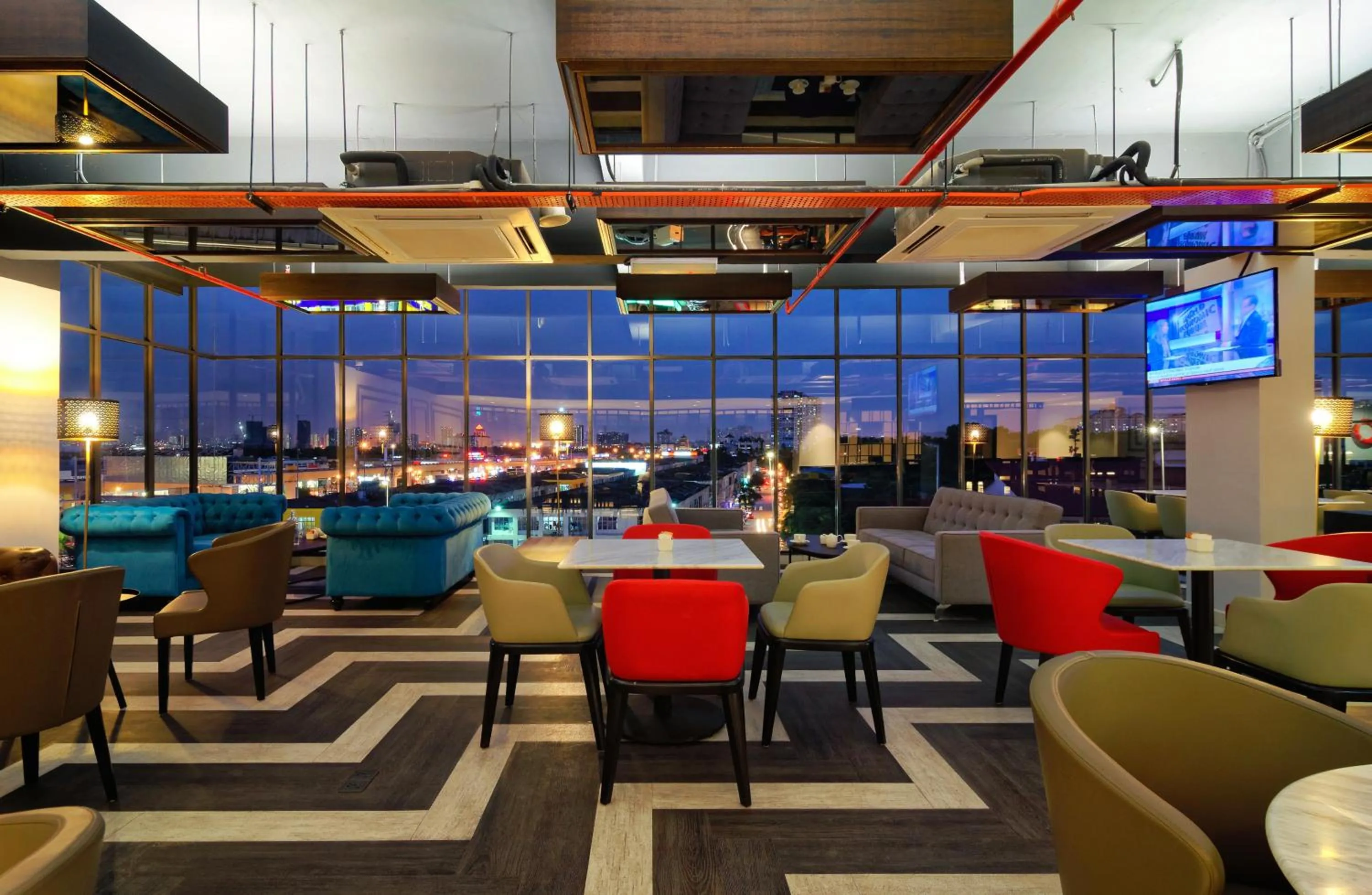 Restaurant/places to eat in Bespoke Hotel Puchong