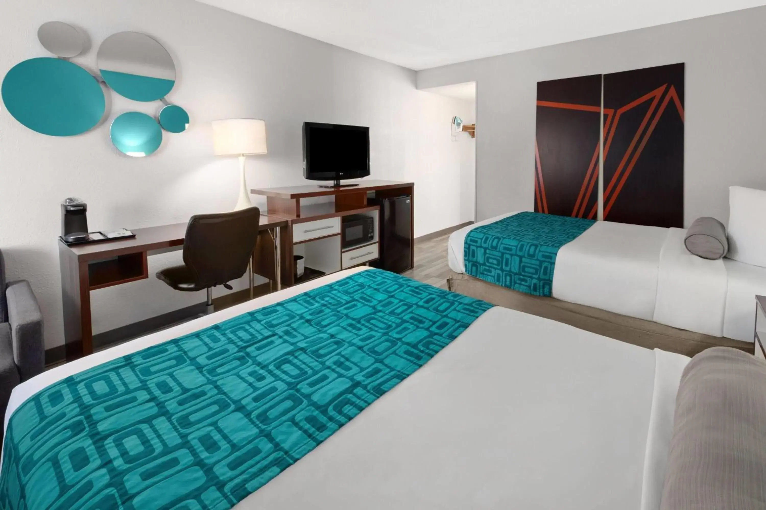 Double Room with Two Double Beds - Non-Smoking in Howard Johnson by Wyndham Romulus Detroit Metro Airport Double Room with Two Double Beds - Non-Smoking in Howard Johnson by Wyndham Romulus Detroit Metro Airport