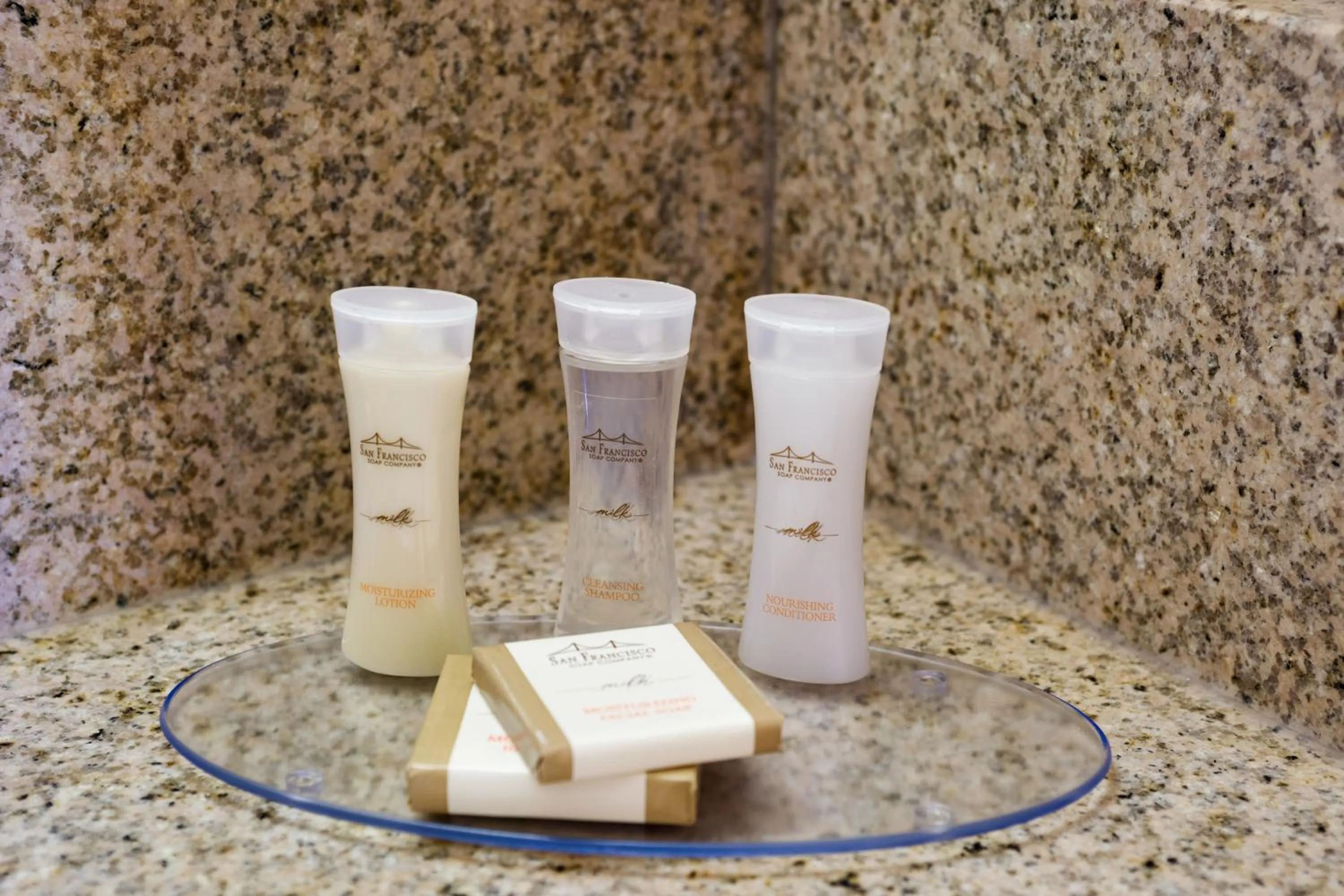 Other in Howard Johnson by Wyndham Romulus Detroit Metro Airport