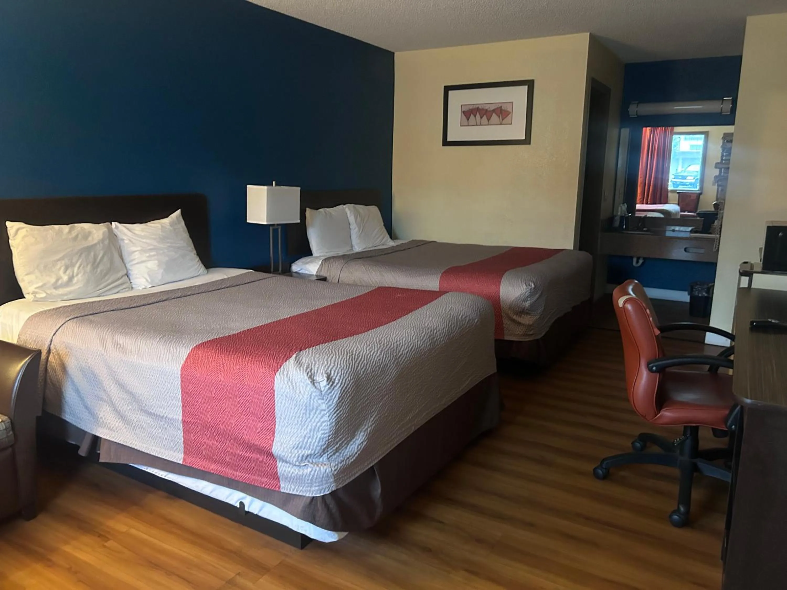 Bed in Americas Best Value Inn Dayton