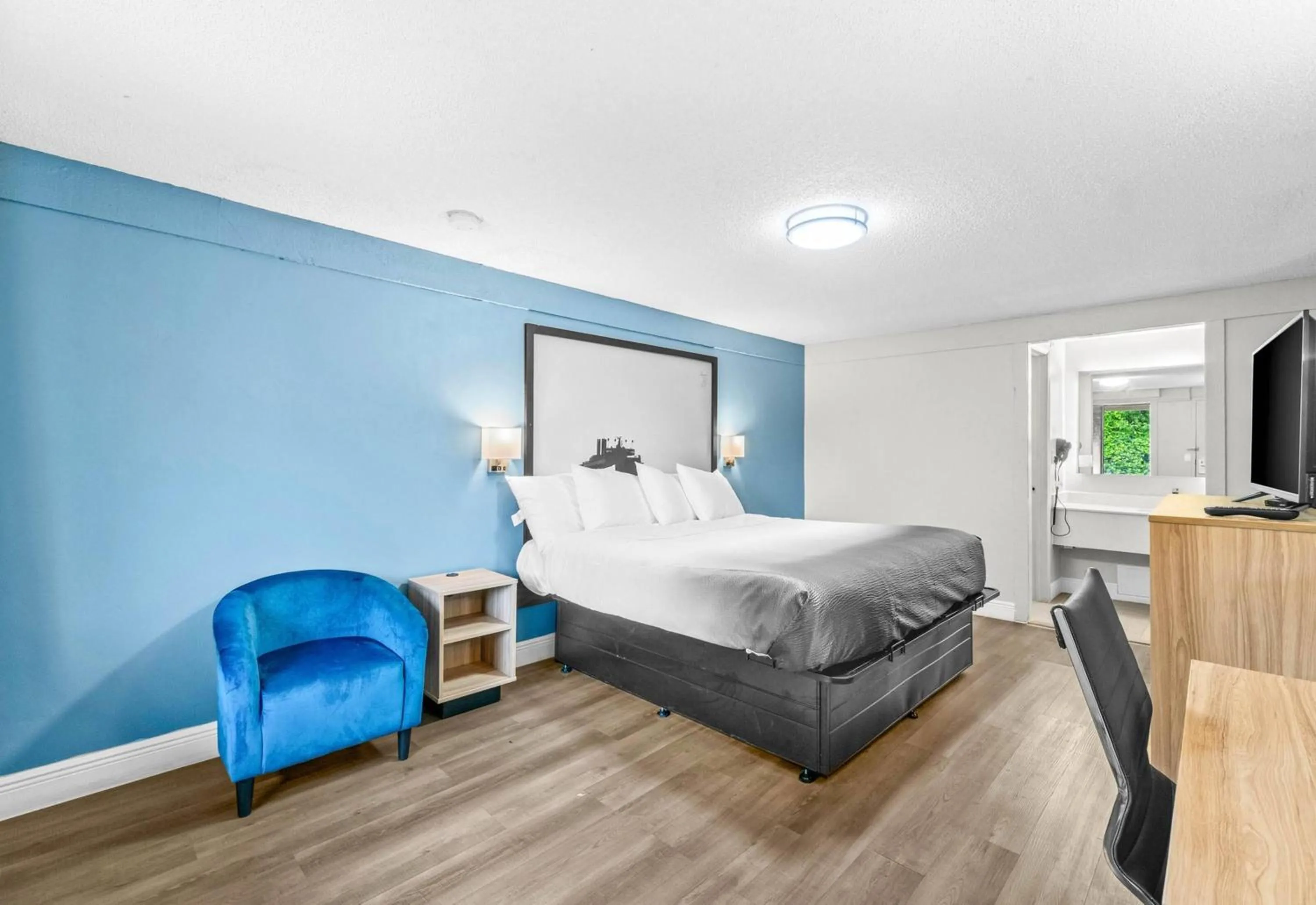 Photo of the whole room, Bed in Super 8 by Wyndham Lantana West Palm Beach