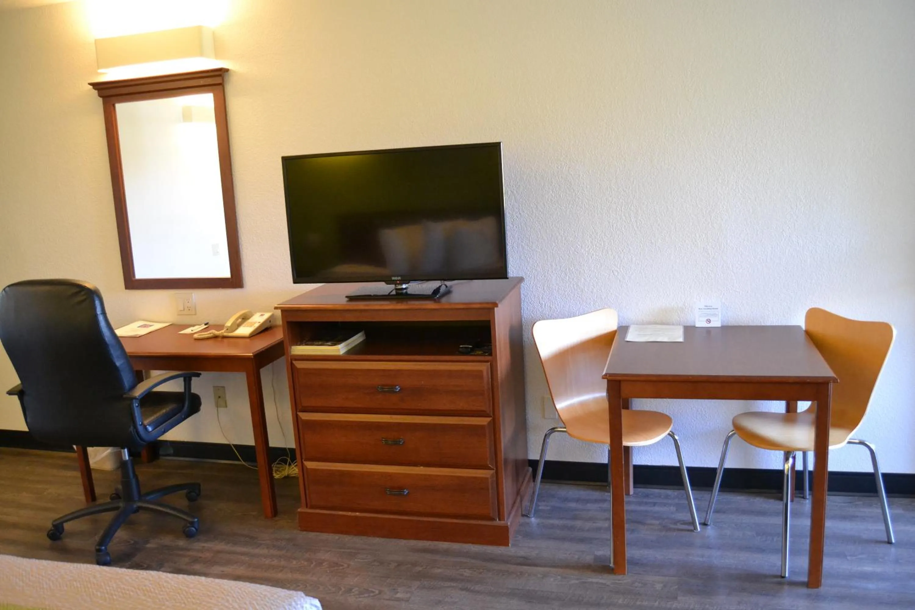 TV and multimedia in Motel 6 Oakdale, Ca