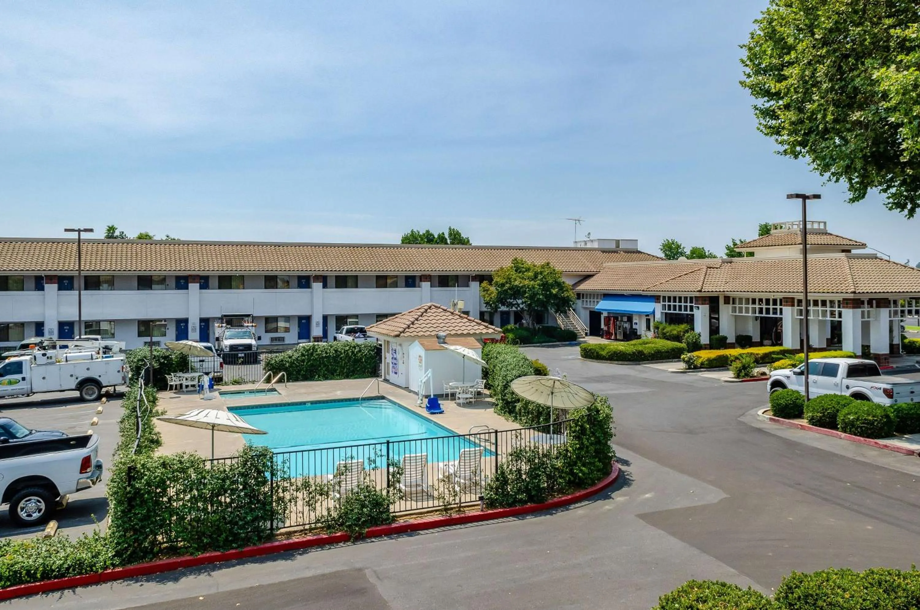 Swimming pool in Motel 6 Oakdale, Ca