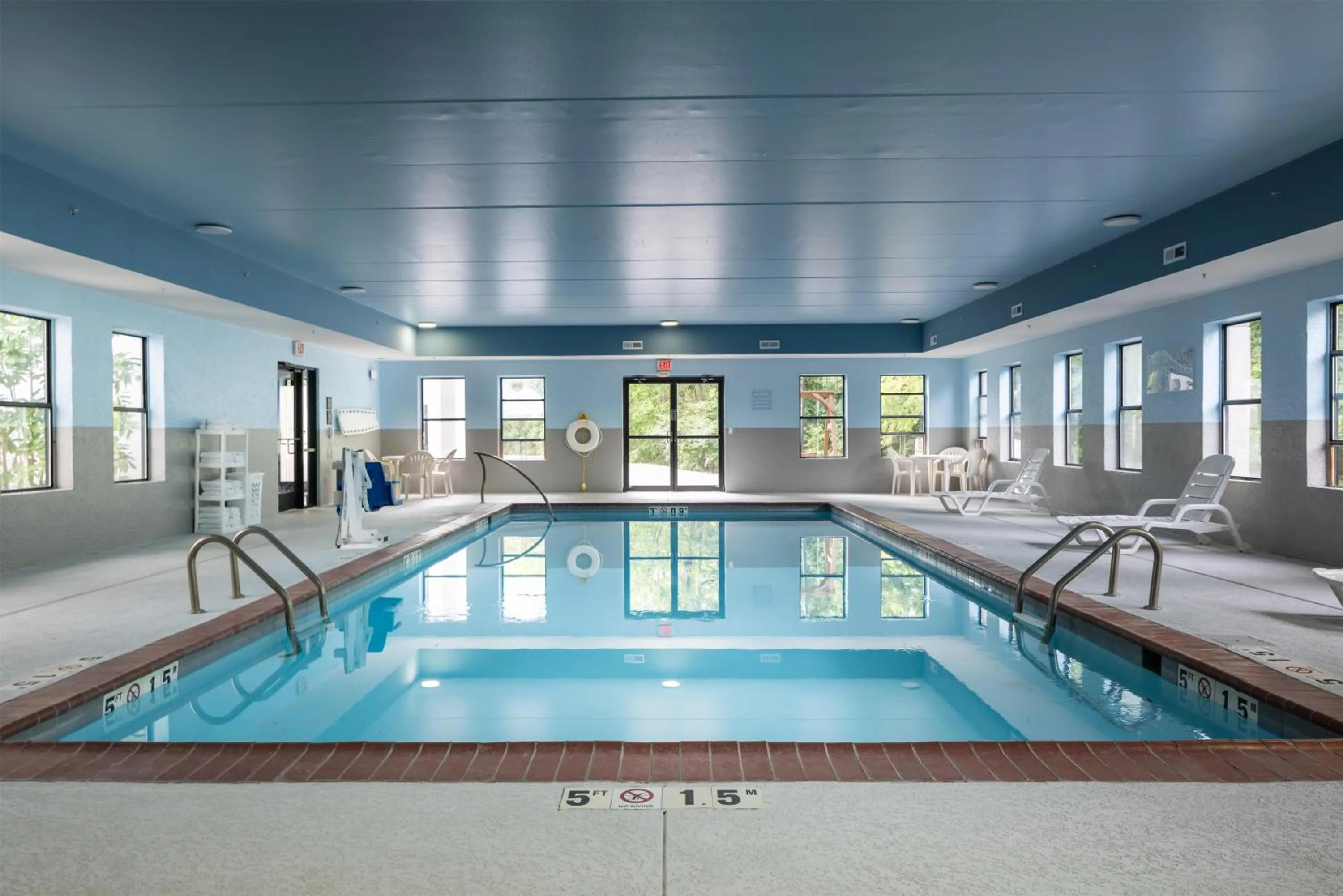 Pool view in Hampton Inn Carrollton KY