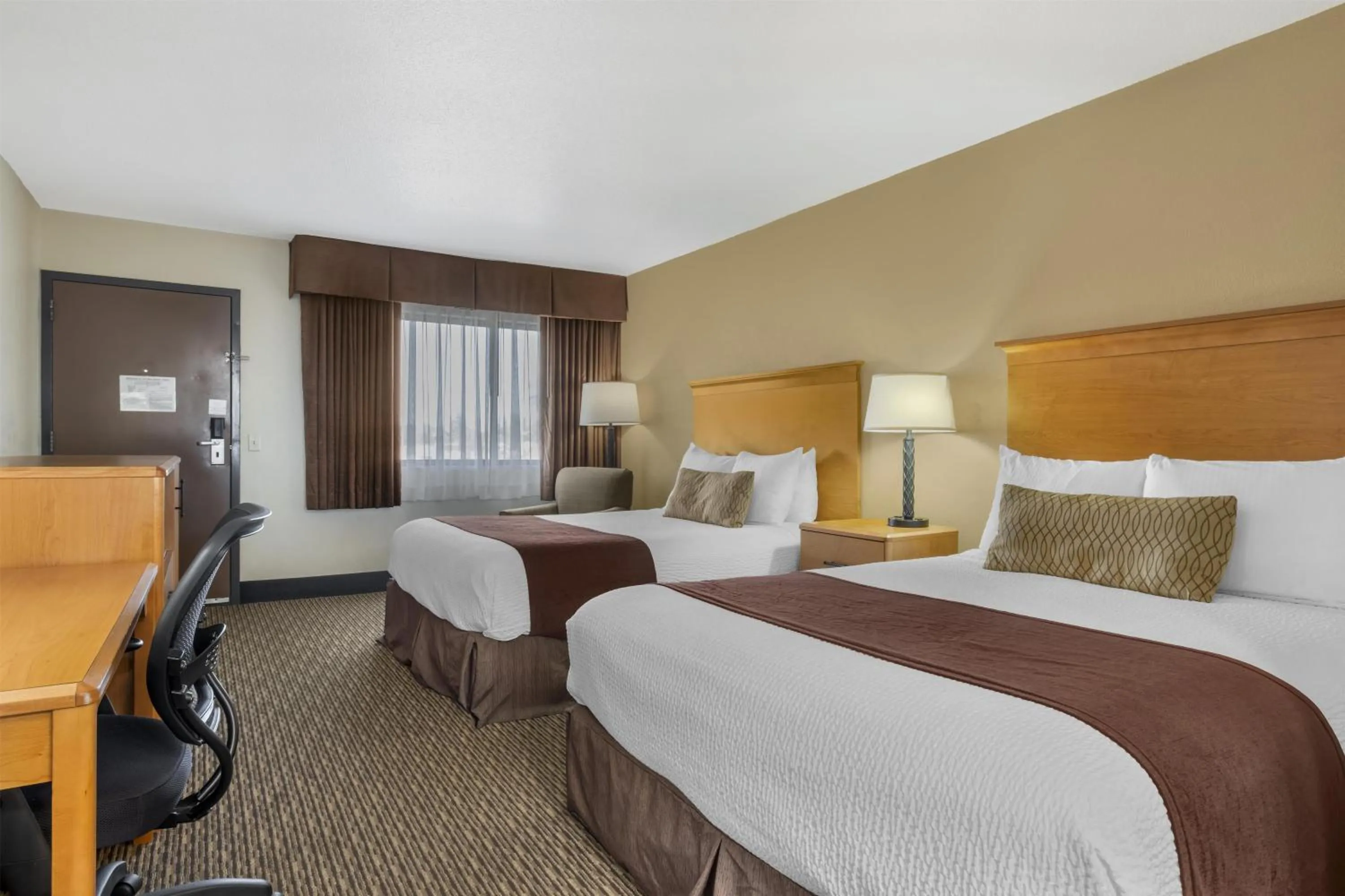 Bedroom, Bed in Best Western Winchester Hotel