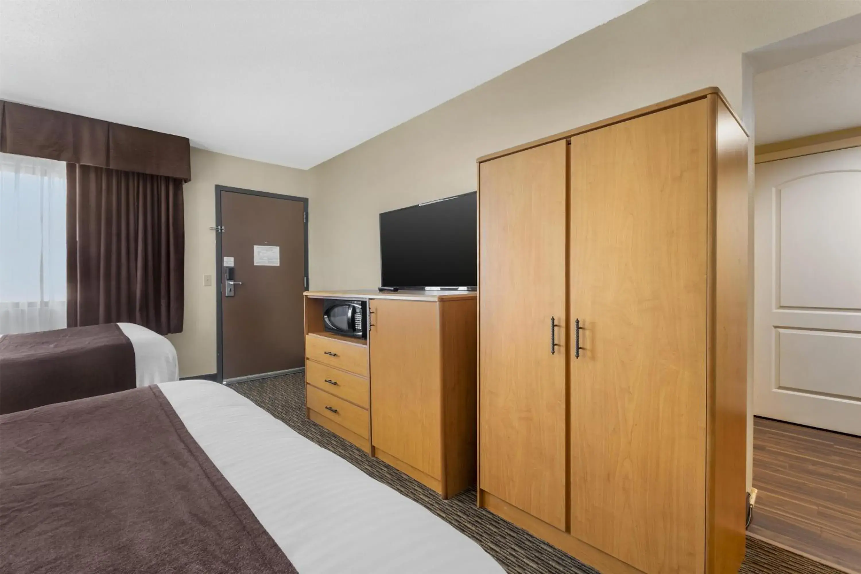 Double Room with Two Double Beds and Kitchenette in Best Western Winchester Hotel Double Room with Two Double Beds and Kitchenette in Best Western Winchester Hotel