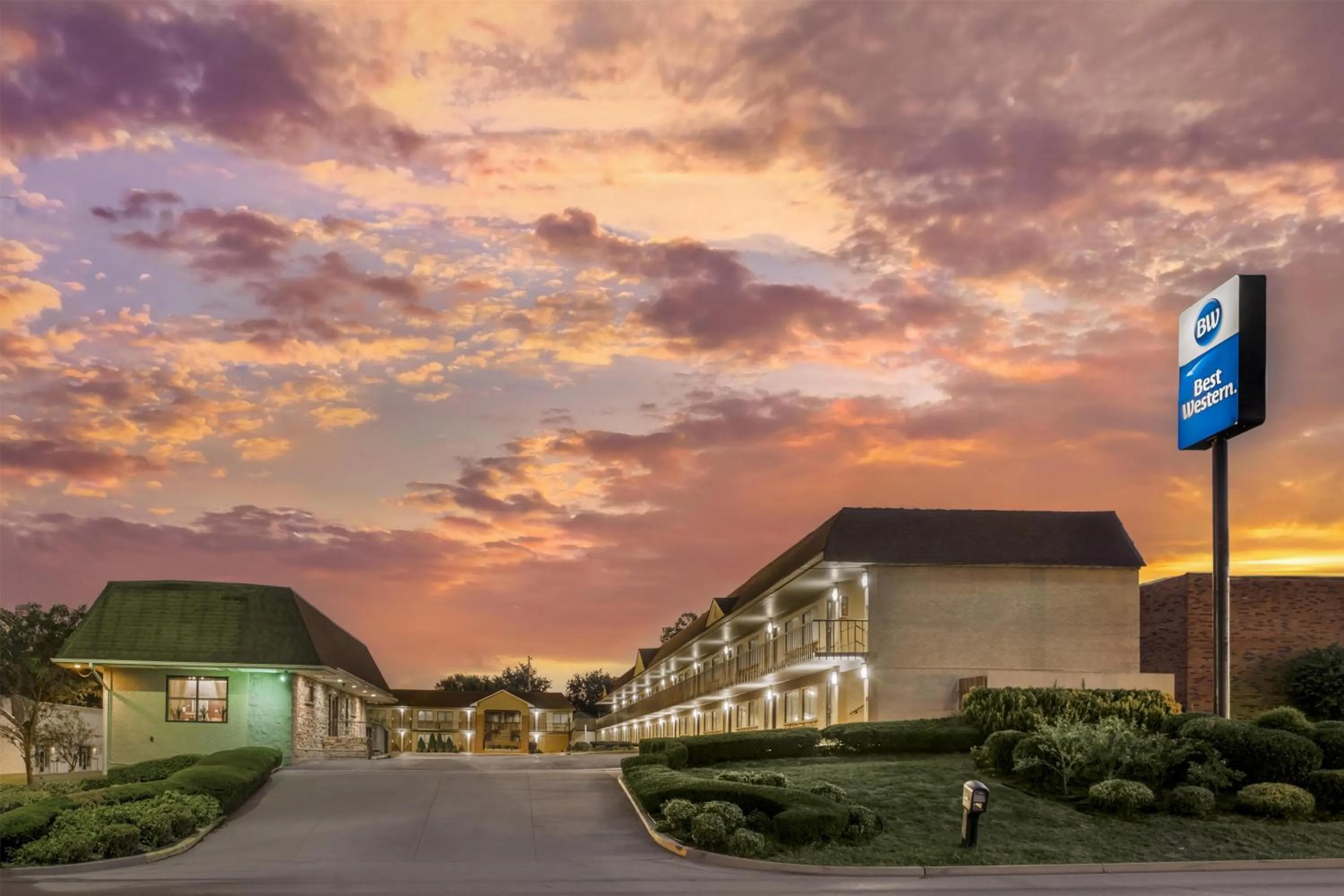 Property building in Best Western Winchester Hotel