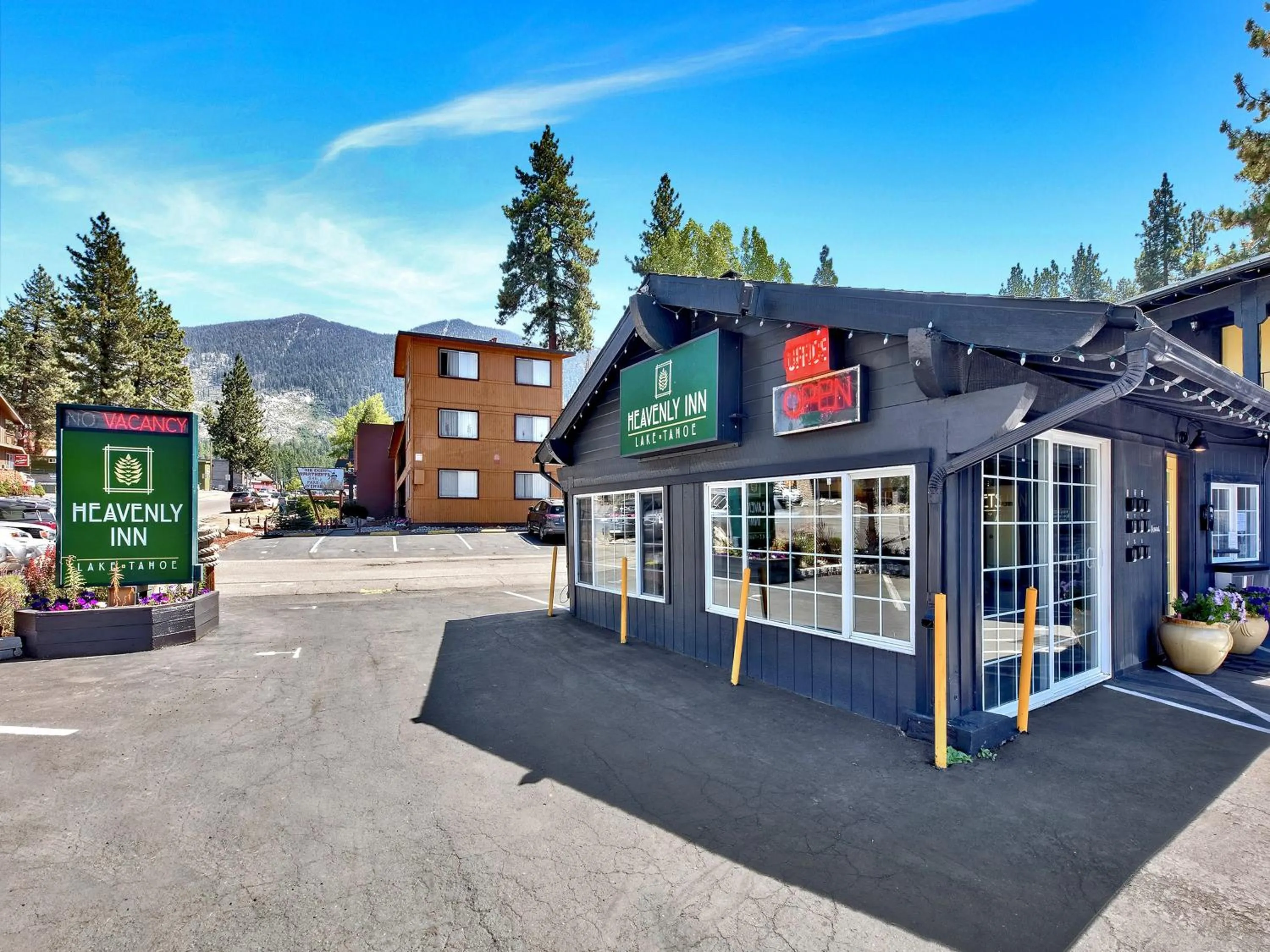 Property building in Heavenly Inn Lake Tahoe