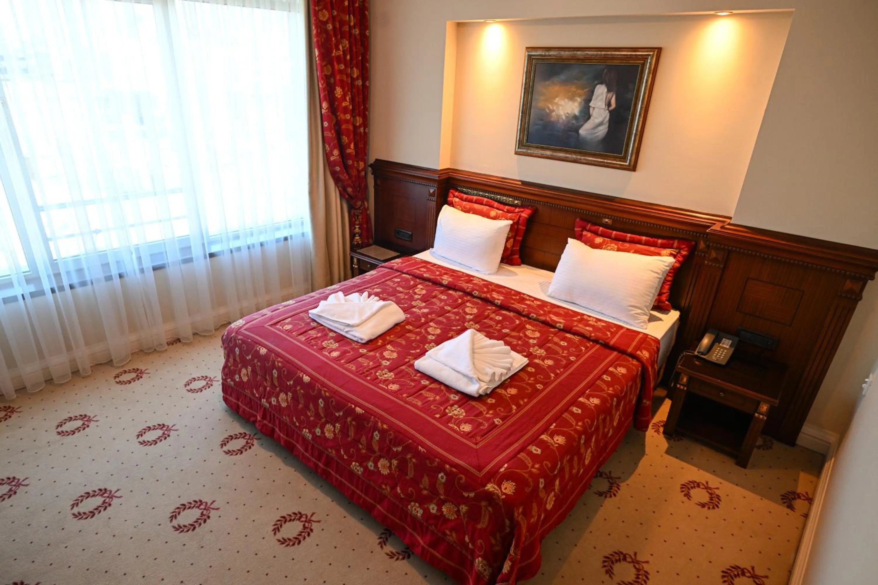 Bed in Stone Bridge Hotel