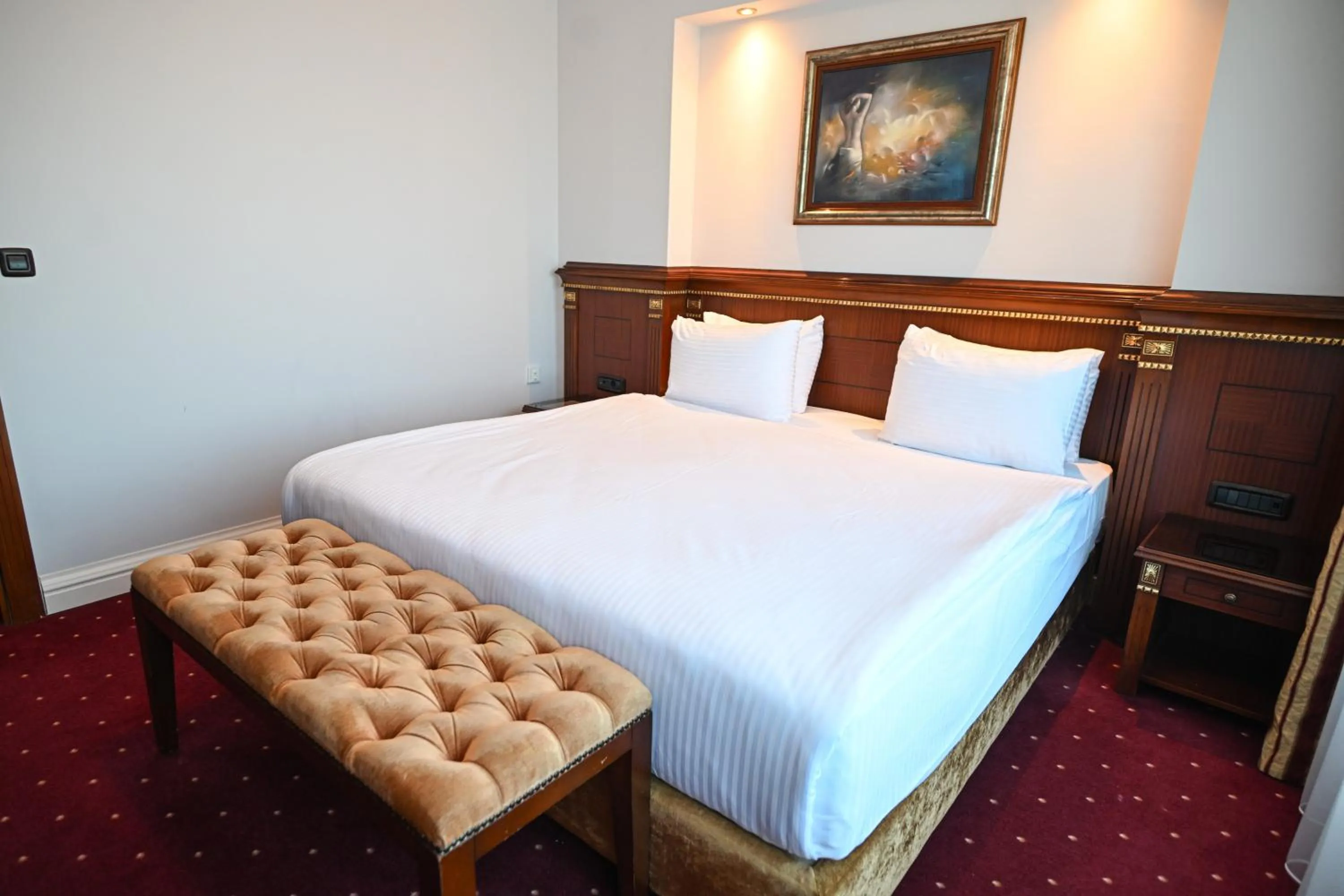 Bed in Stone Bridge Hotel