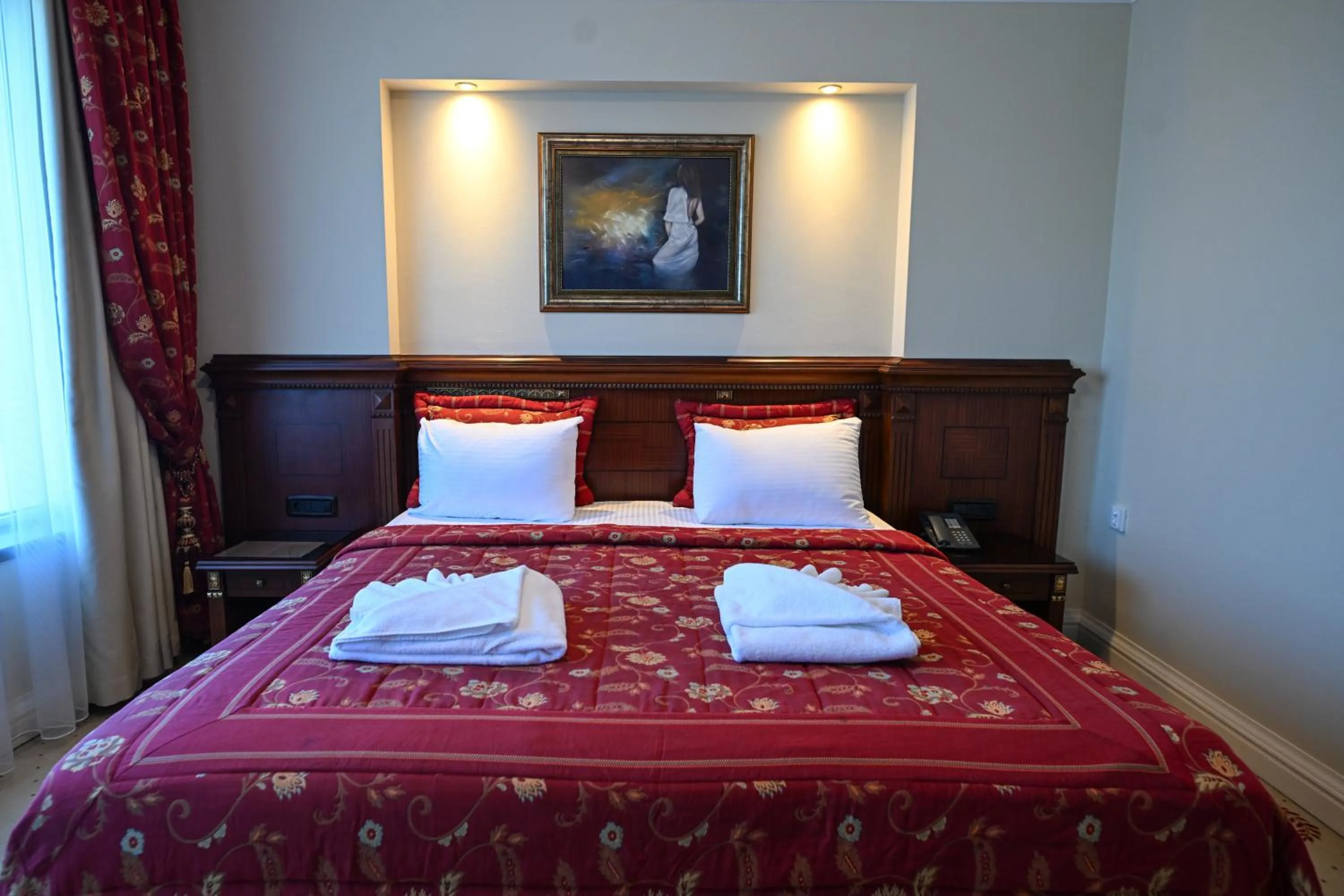 Bed in Stone Bridge Hotel