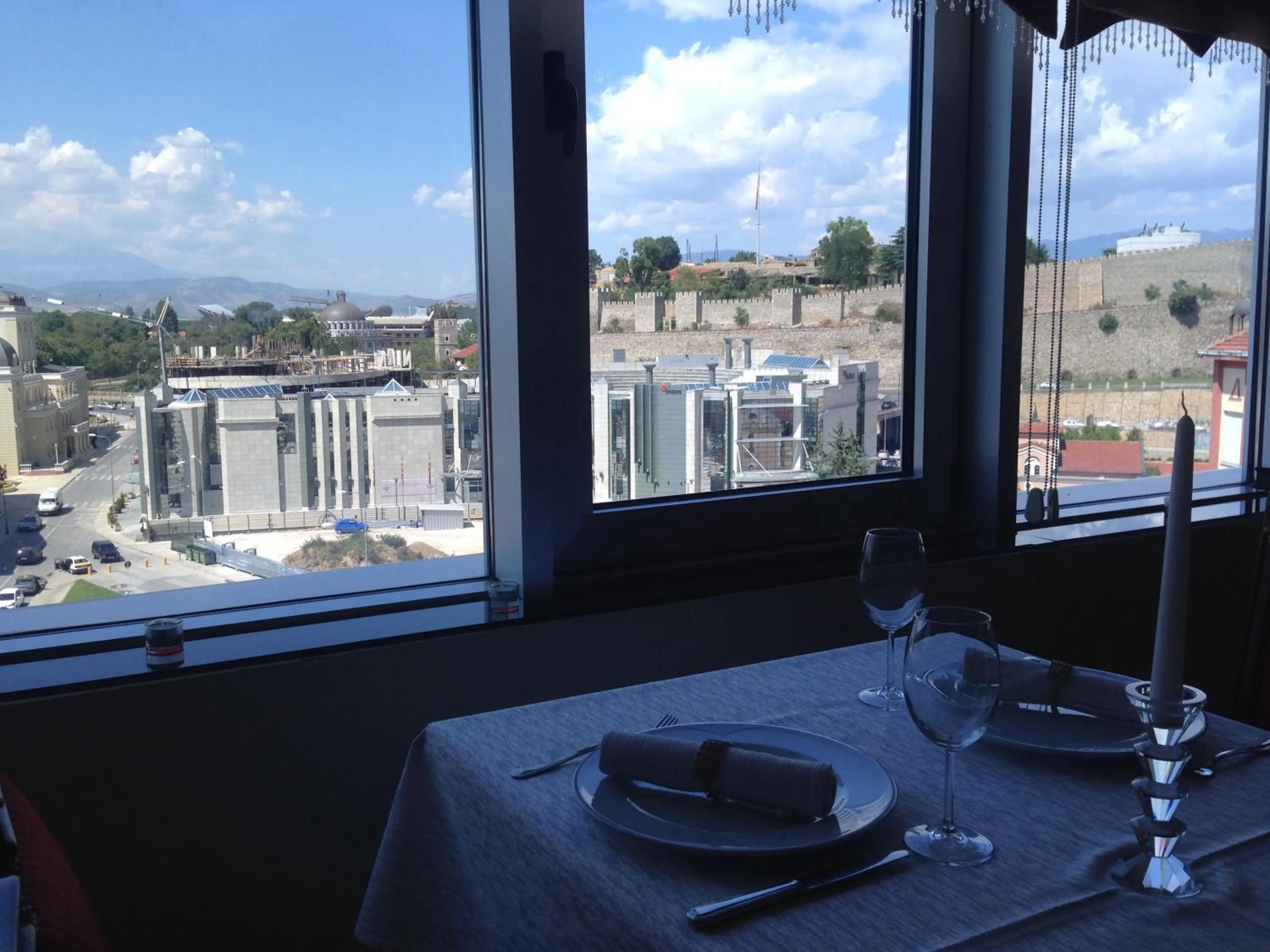 Restaurant/places to eat in Stone Bridge Hotel