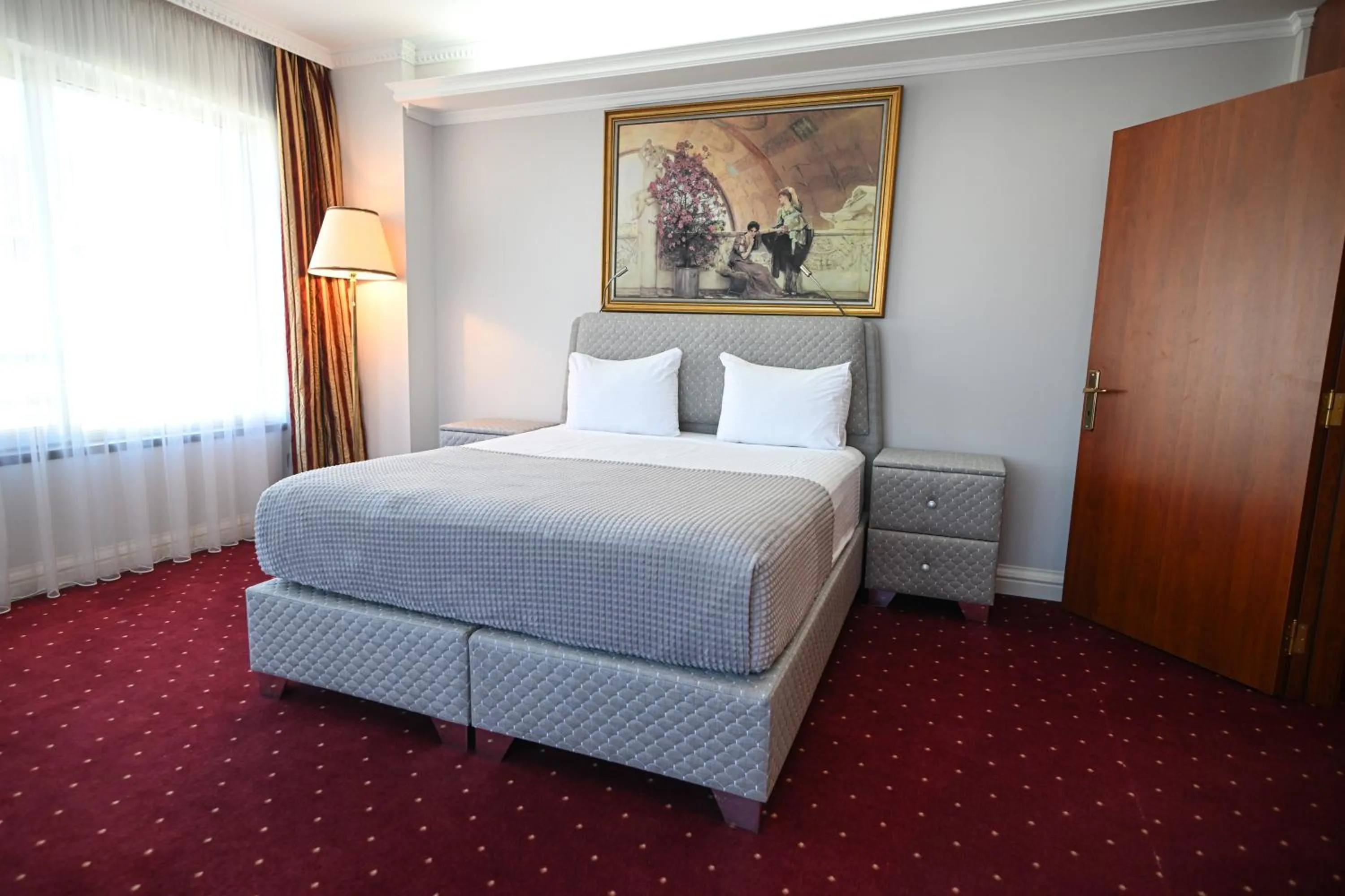 Bed in Stone Bridge Hotel