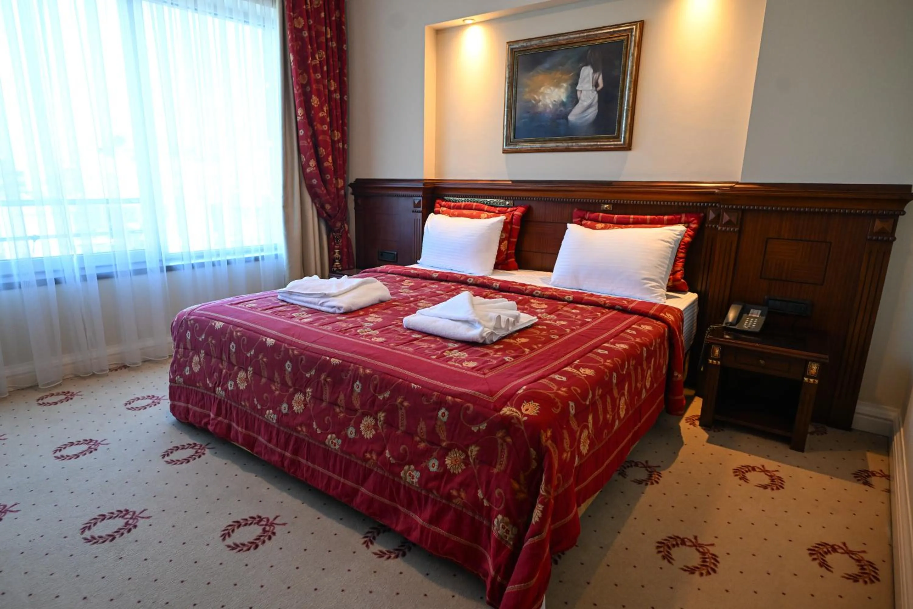 Bed in Stone Bridge Hotel