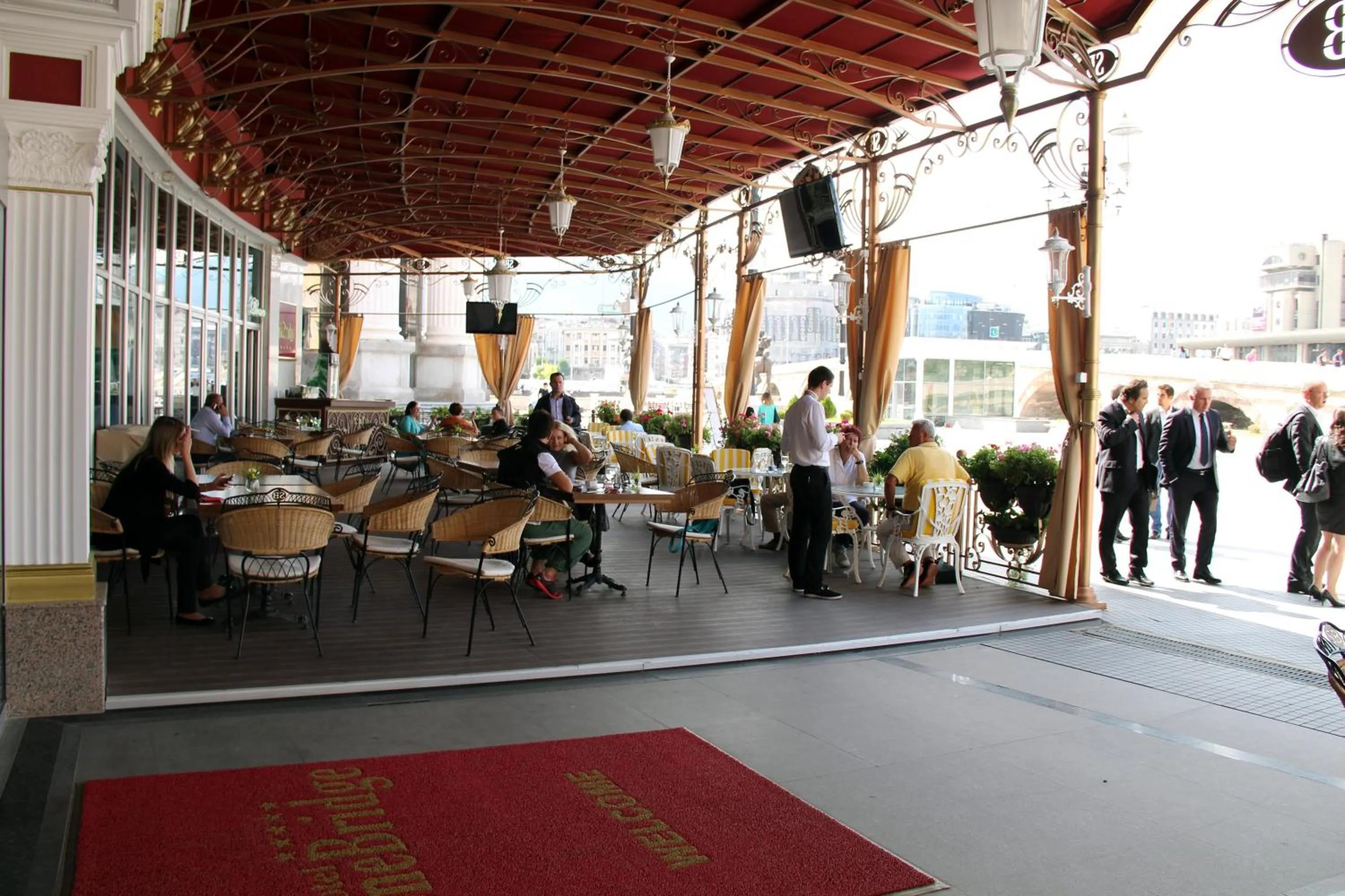 Lounge or bar in Stone Bridge Hotel