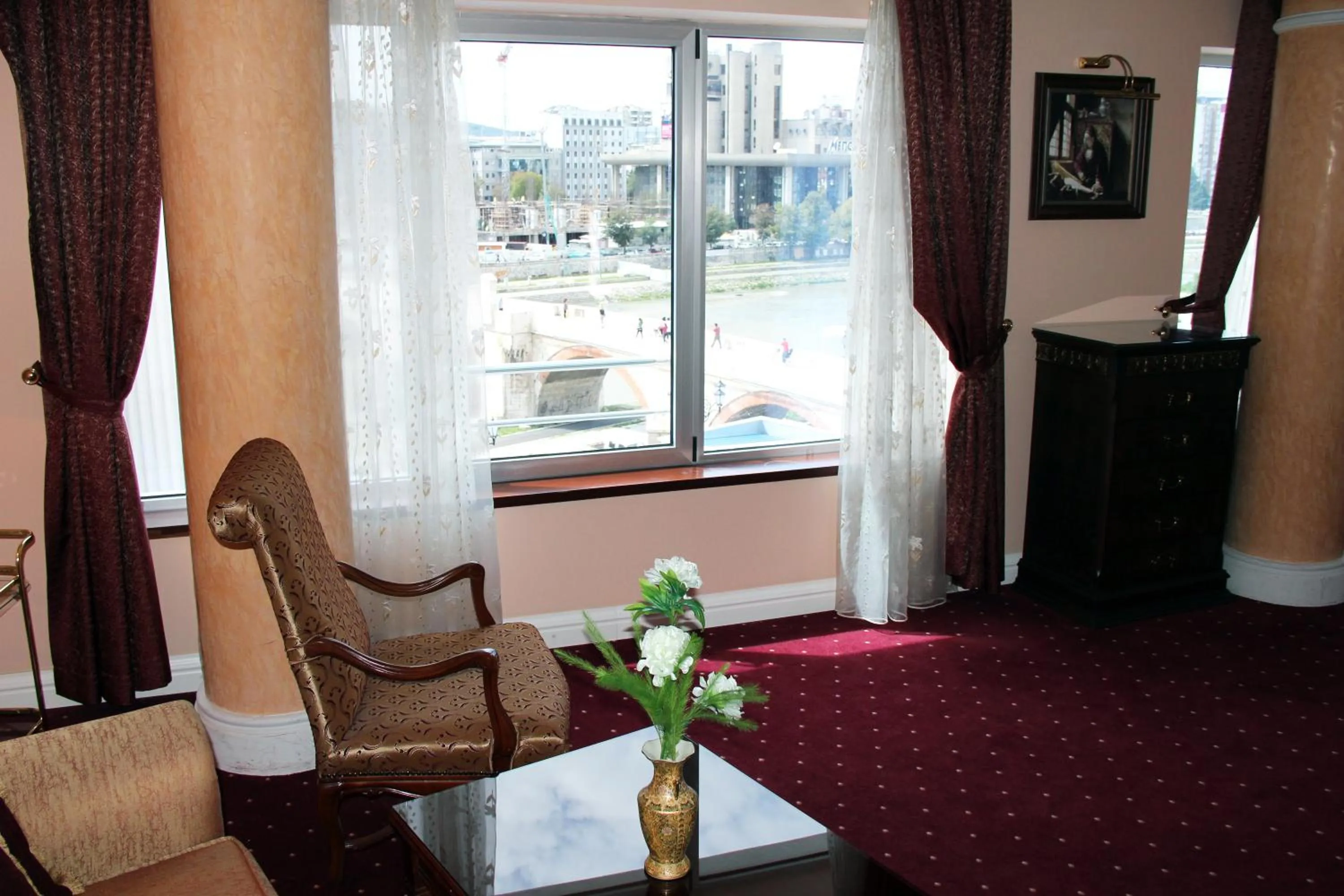 Seating area in Stone Bridge Hotel