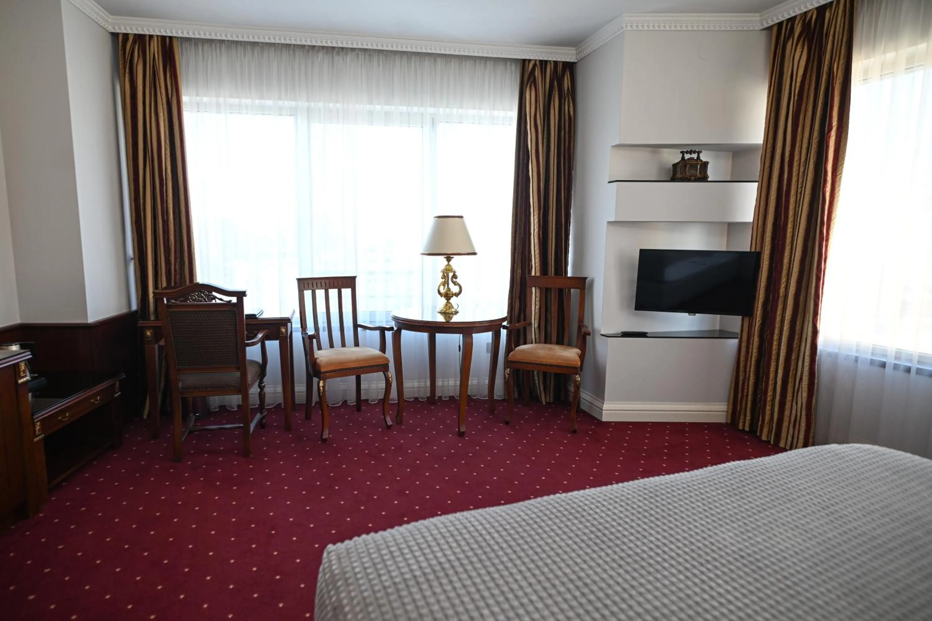 Bed in Stone Bridge Hotel