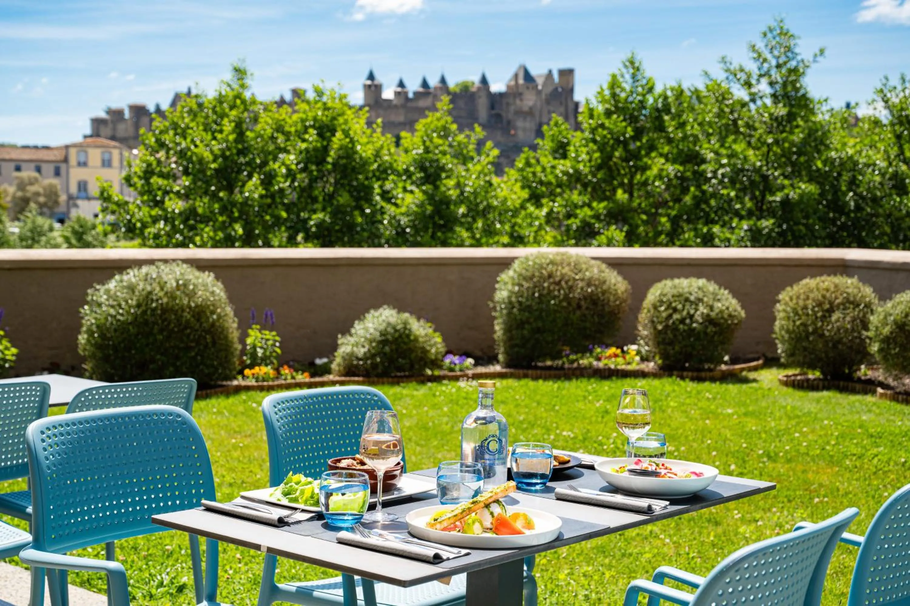 Restaurant/places to eat in SOWELL HOTELS Les Chevaliers