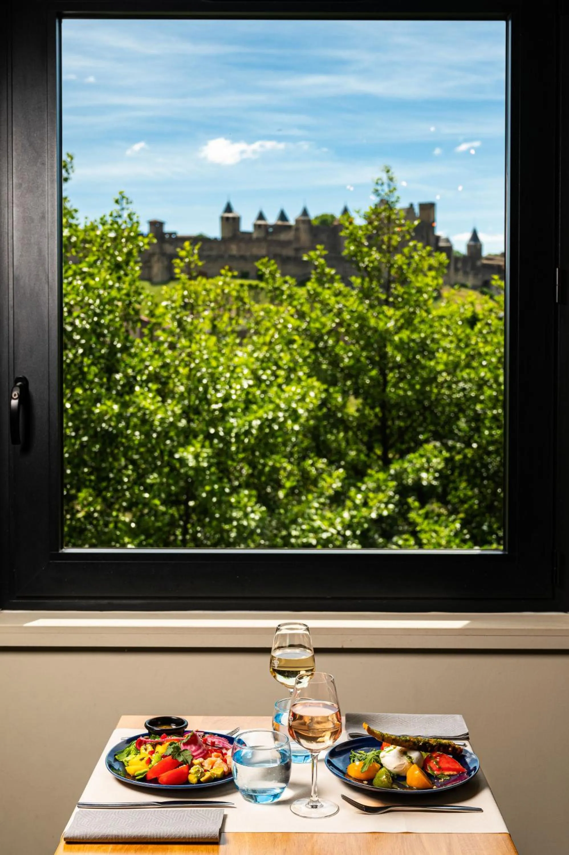 Restaurant/places to eat in SOWELL HOTELS Les Chevaliers