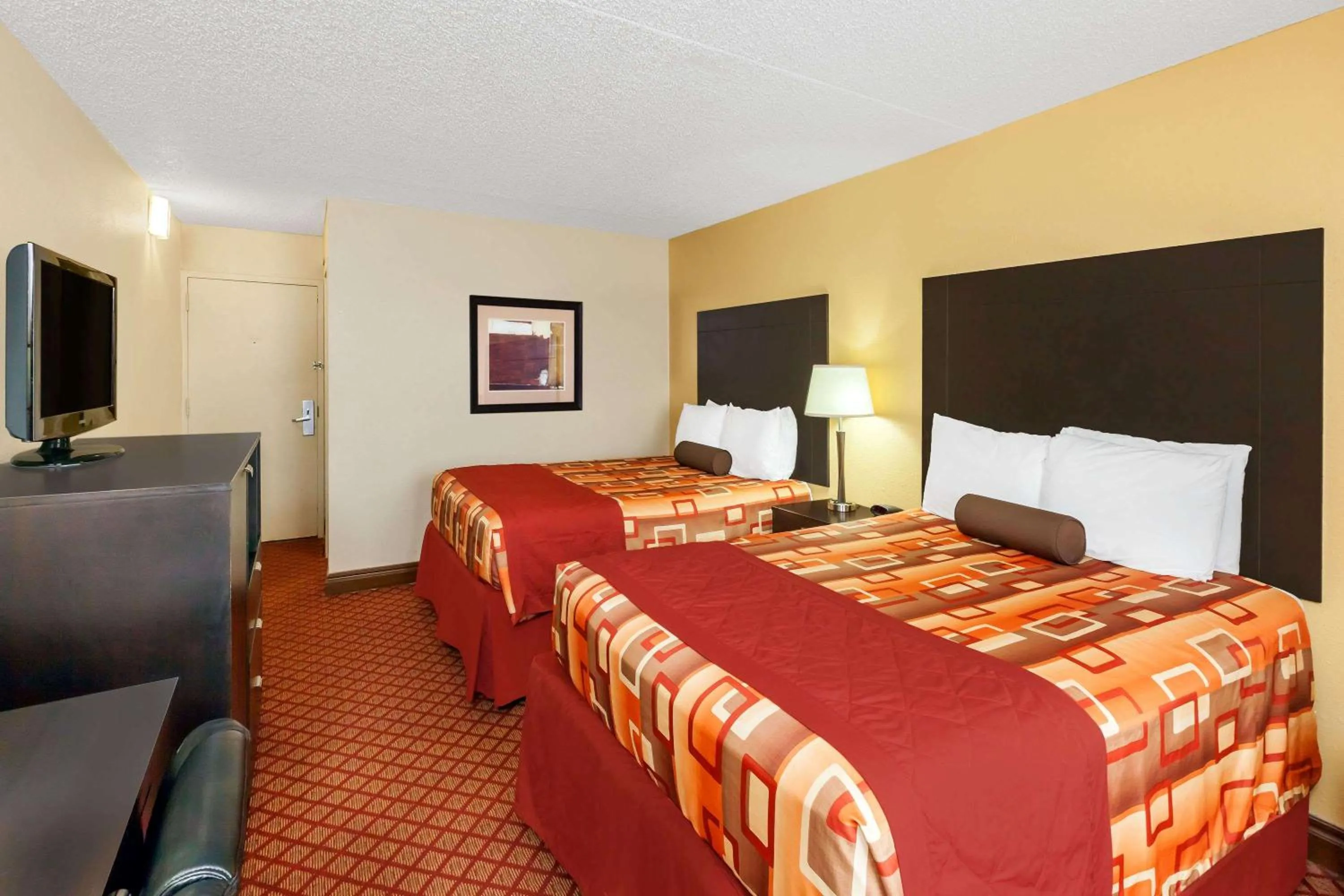 Photo of the whole room, Bed in Wyndham Garden Stillwater