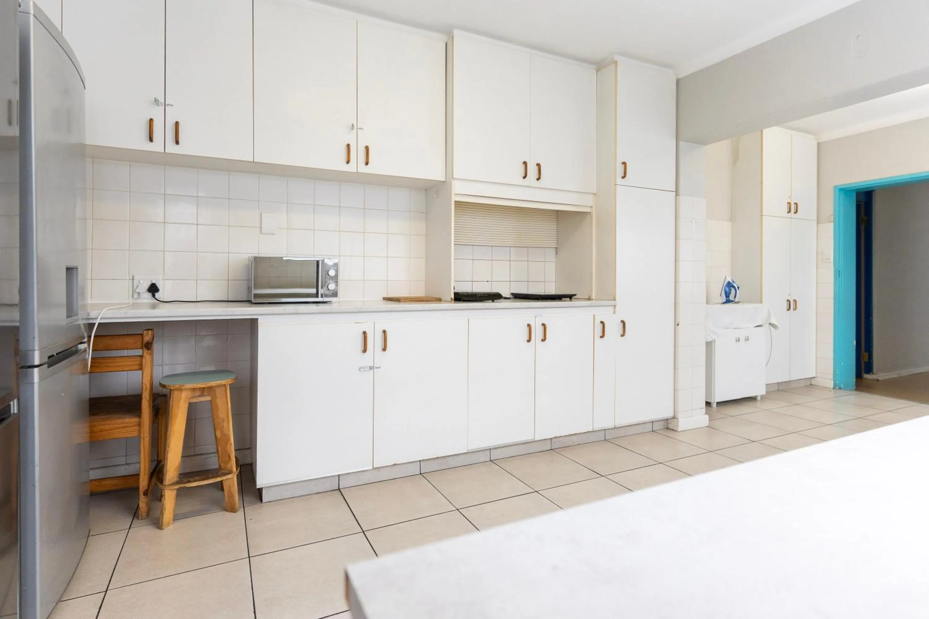 Communal kitchen in MoTown by Mojo