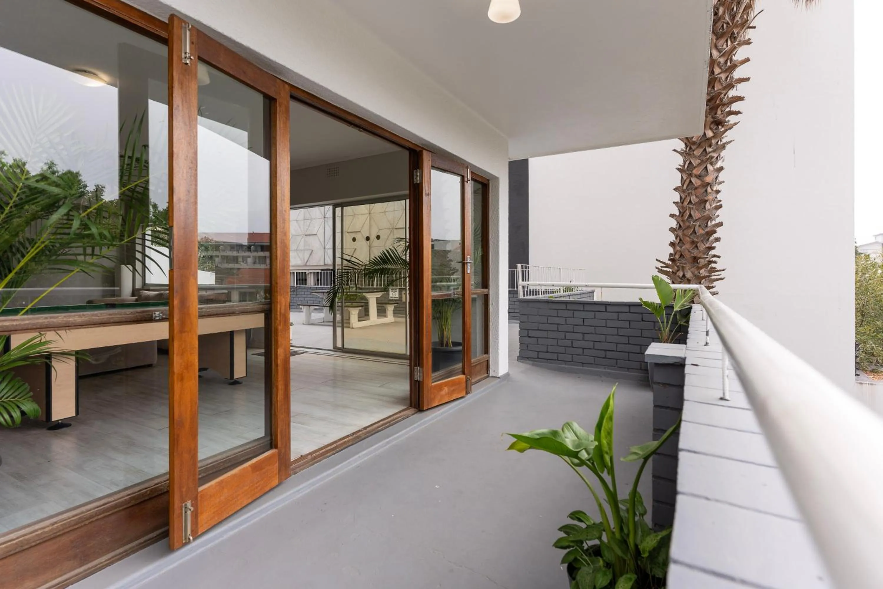 Balcony/Terrace in MoTown by Mojo