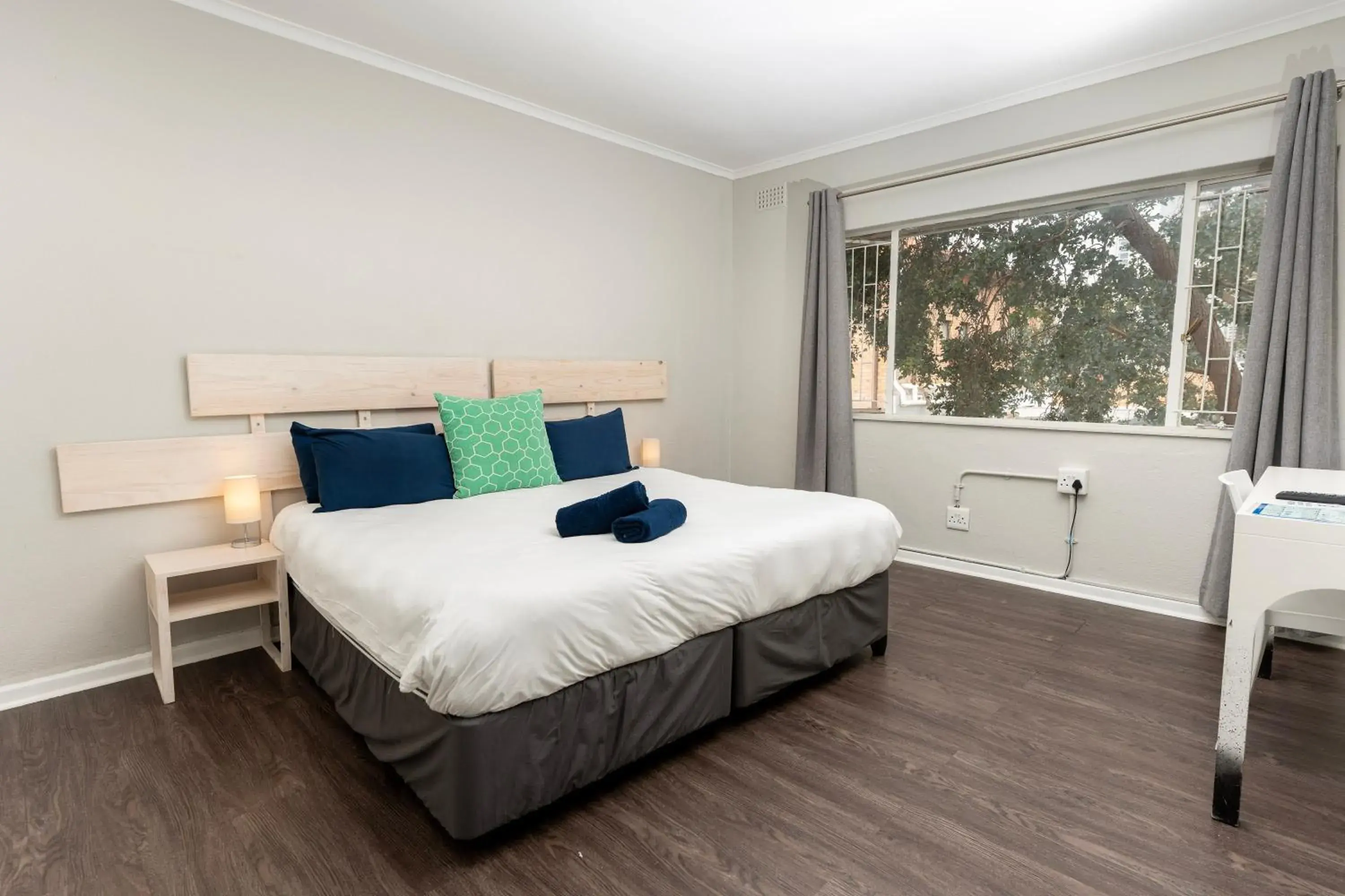 Queen Room with Shared Bathroom in MoTown by Mojo Queen Room with Shared Bathroom in MoTown by Mojo