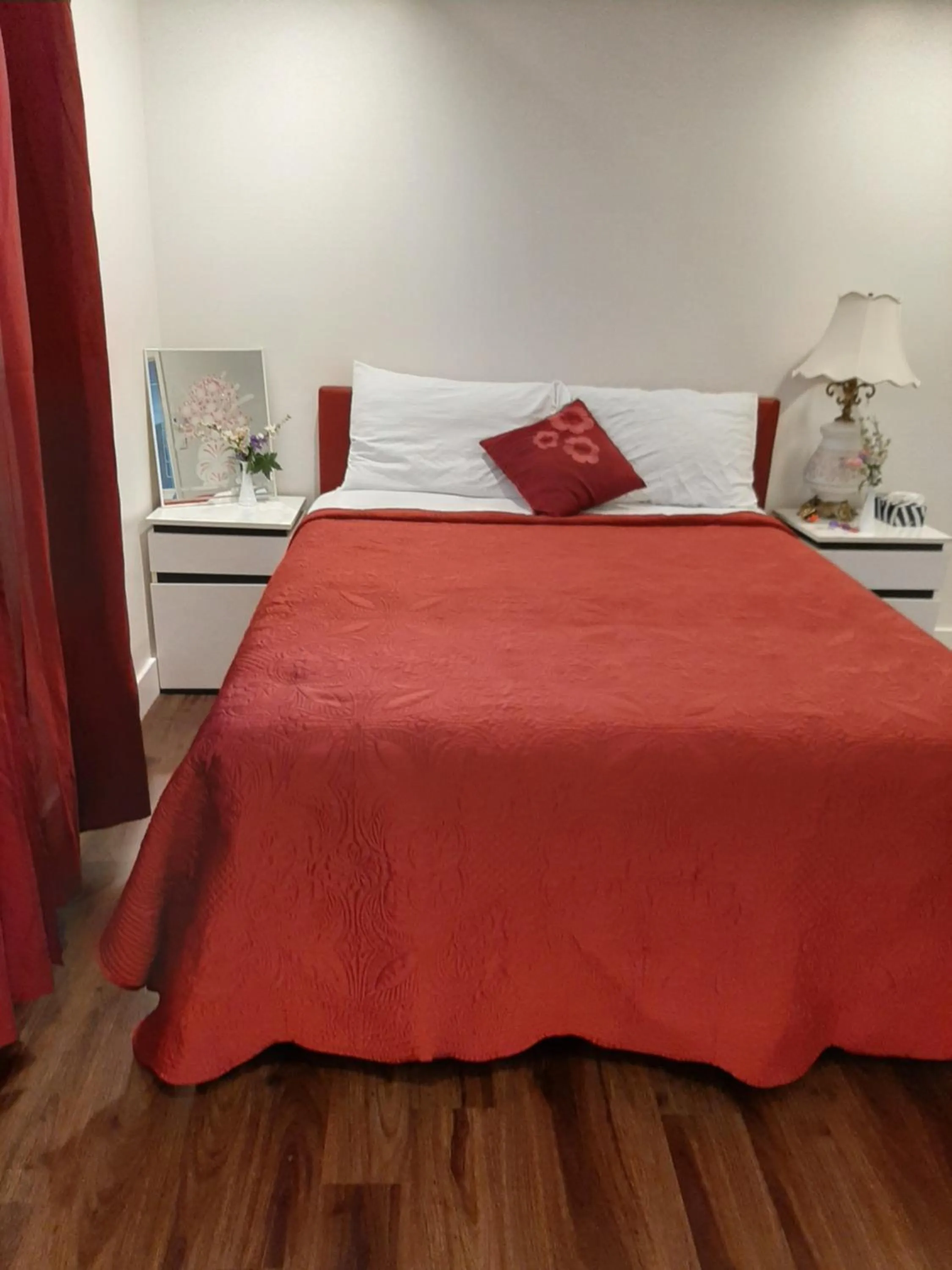 Bed in Motel LA RÉFÉRENCE