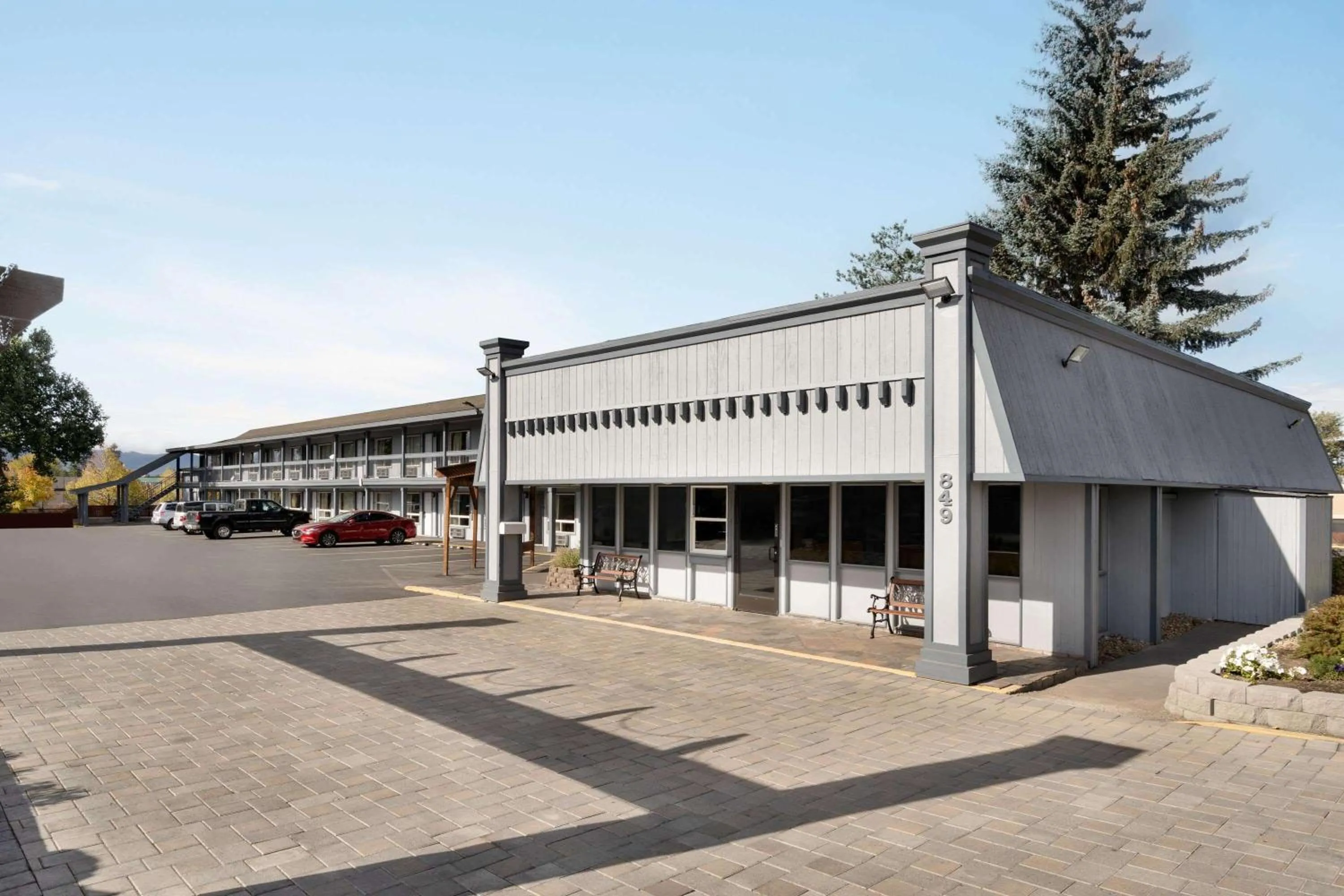 Property building in Days Inn by Wyndham Bend