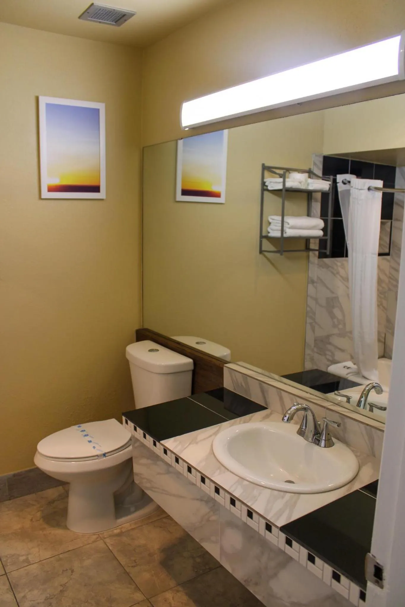 Toilet in Days Inn by Wyndham Bend