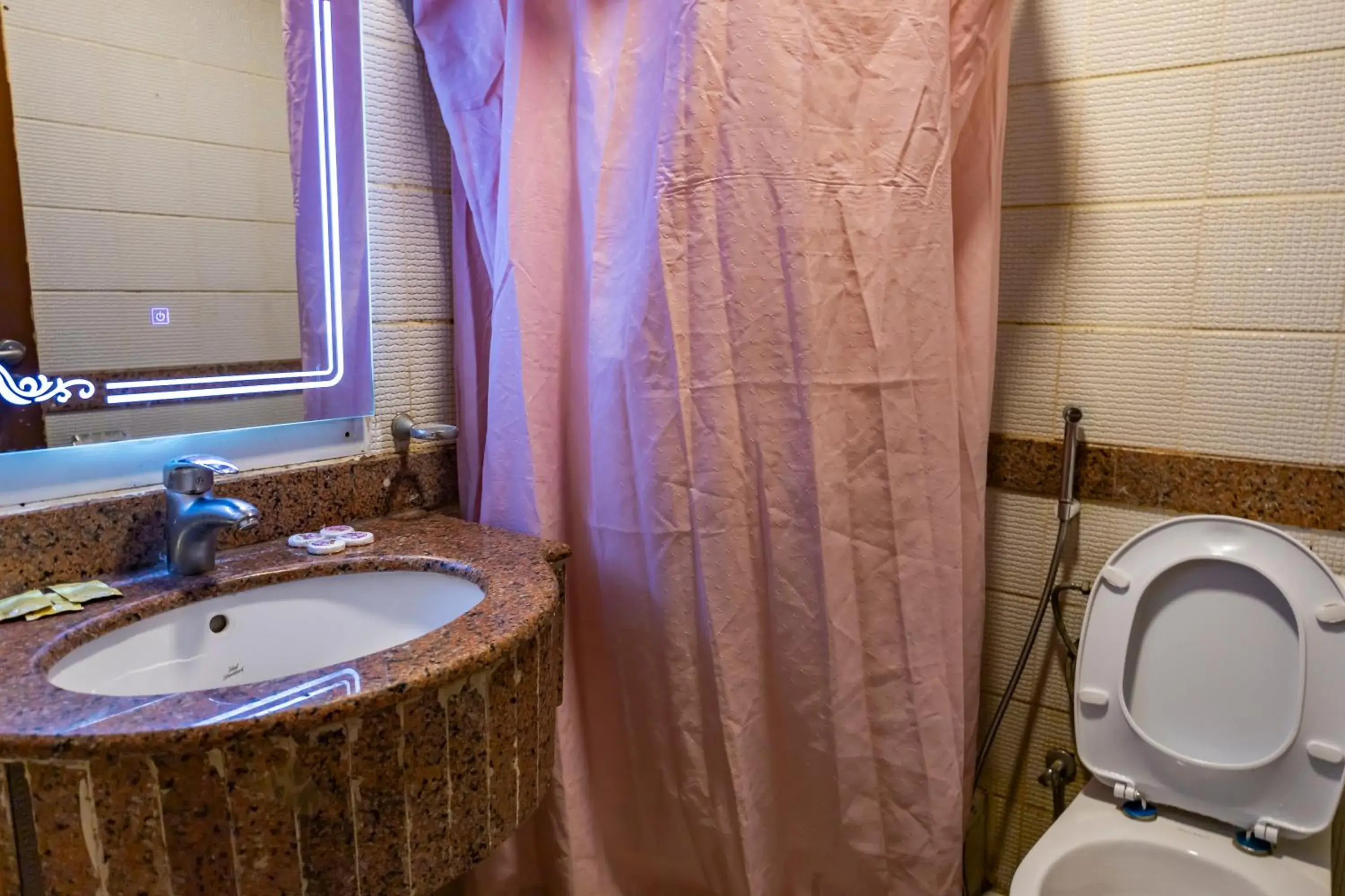 Triple Room in Rawdhat Al Mukhtara Hotel Triple Room in Rawdhat Al Mukhtara Hotel