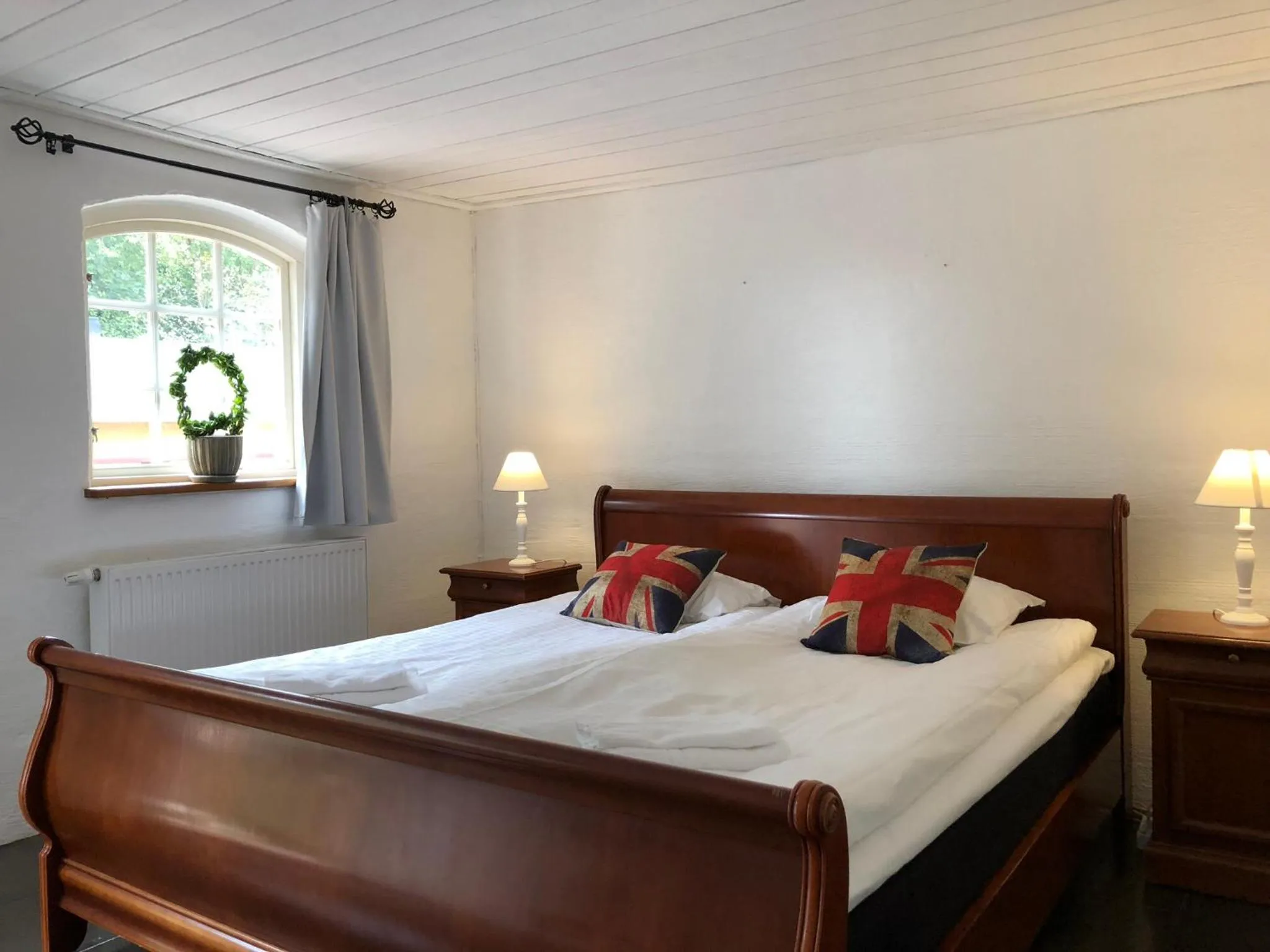 Bed in Husargårdens Bed & Breakfast